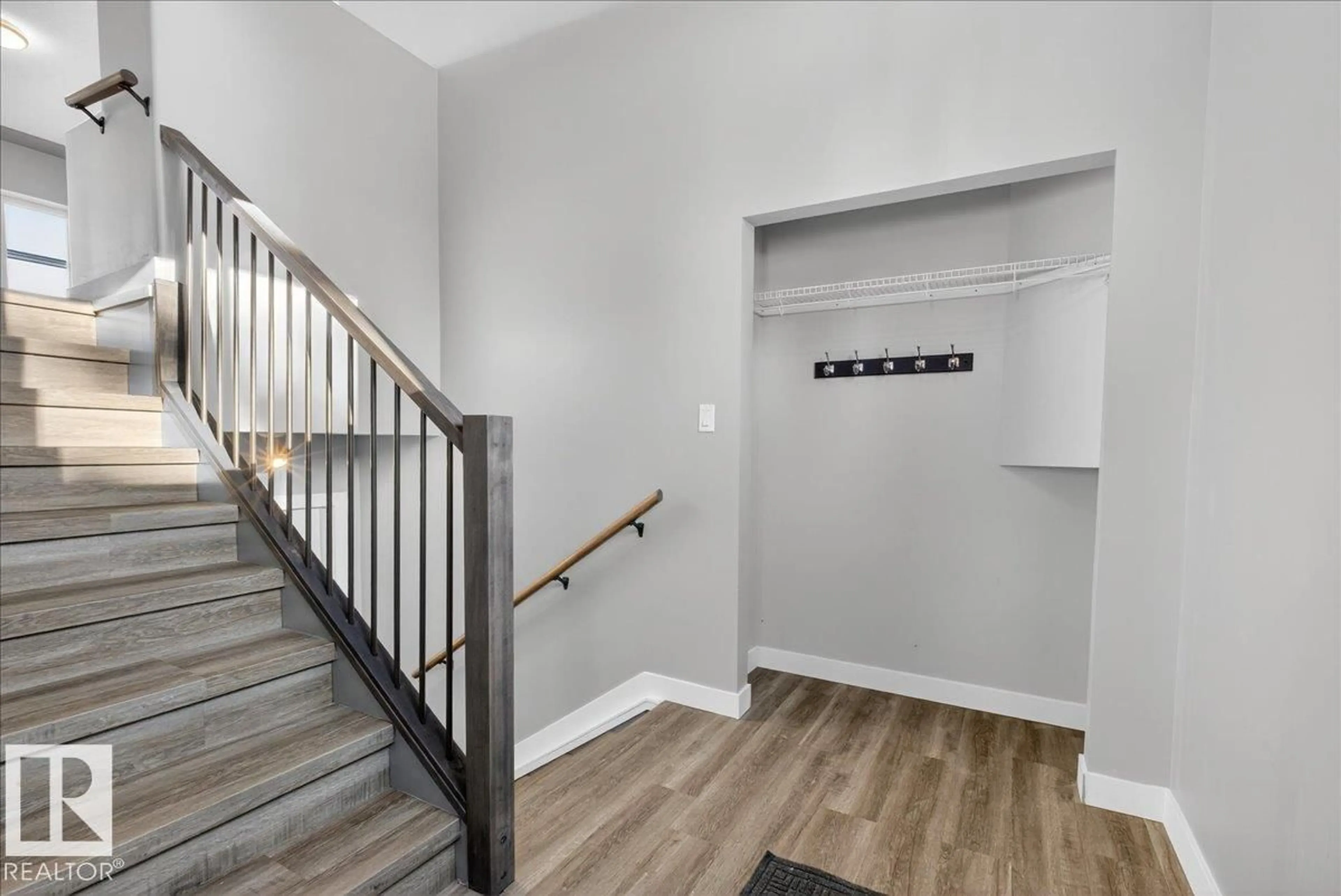 Indoor entryway for 293 COOKING LAKE RD, Rural Strathcona County Alberta T8E1J1