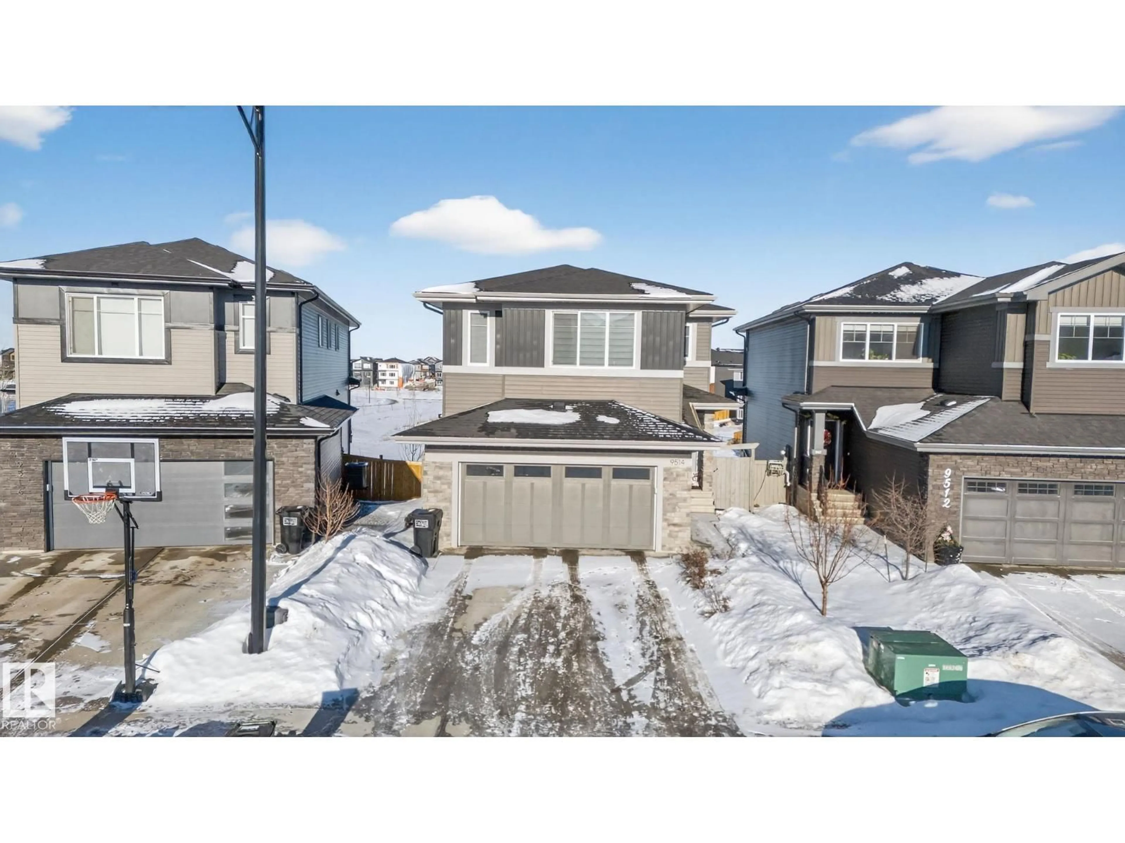 A pic from outside/outdoor area/front of a property/back of a property/a pic from drone, street for 9514 PEAR CL, Edmonton Alberta T6X2N6