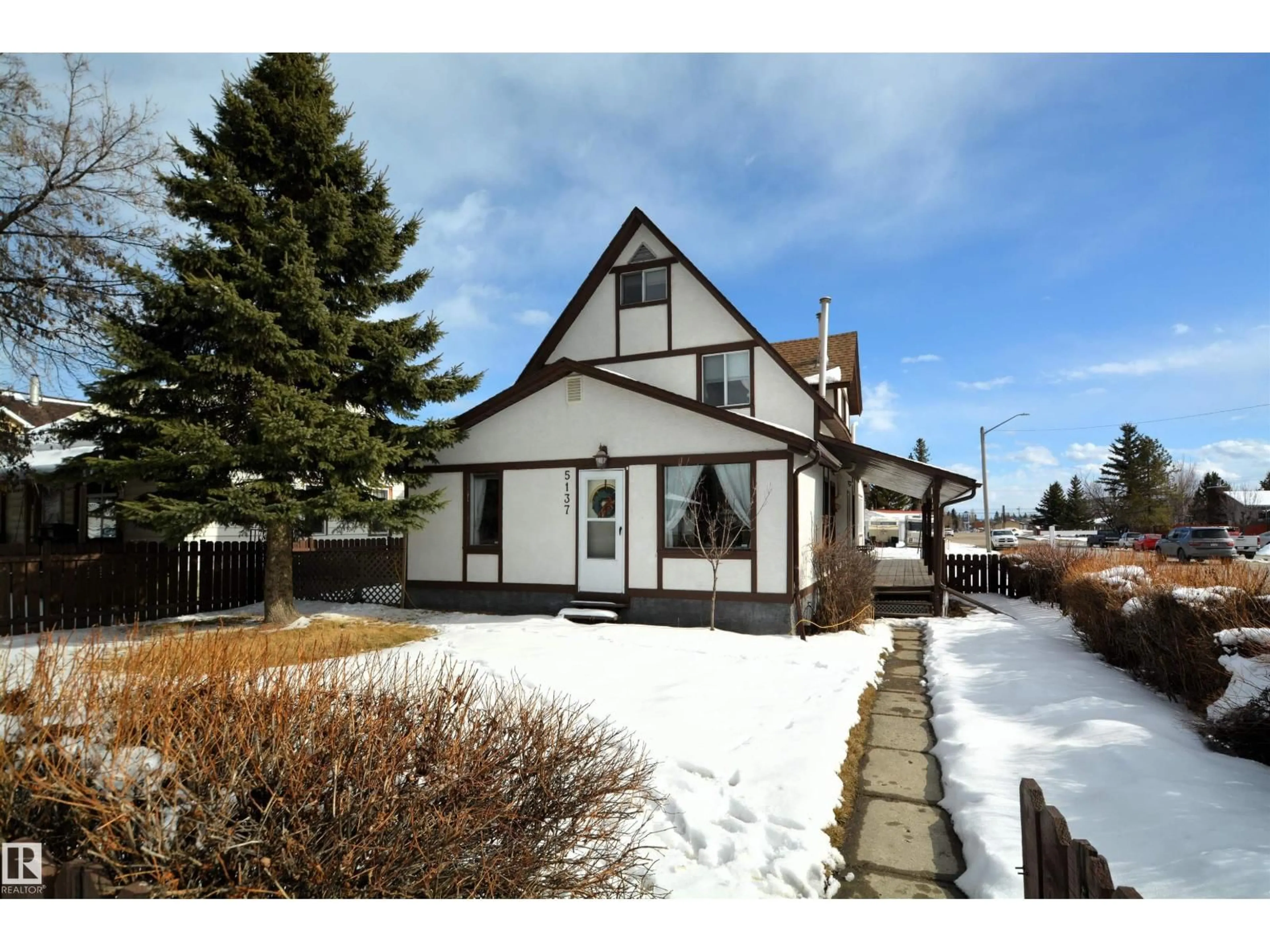 Home with vinyl exterior material, street for 5137 6TH AV, Edson Alberta T7E1J9