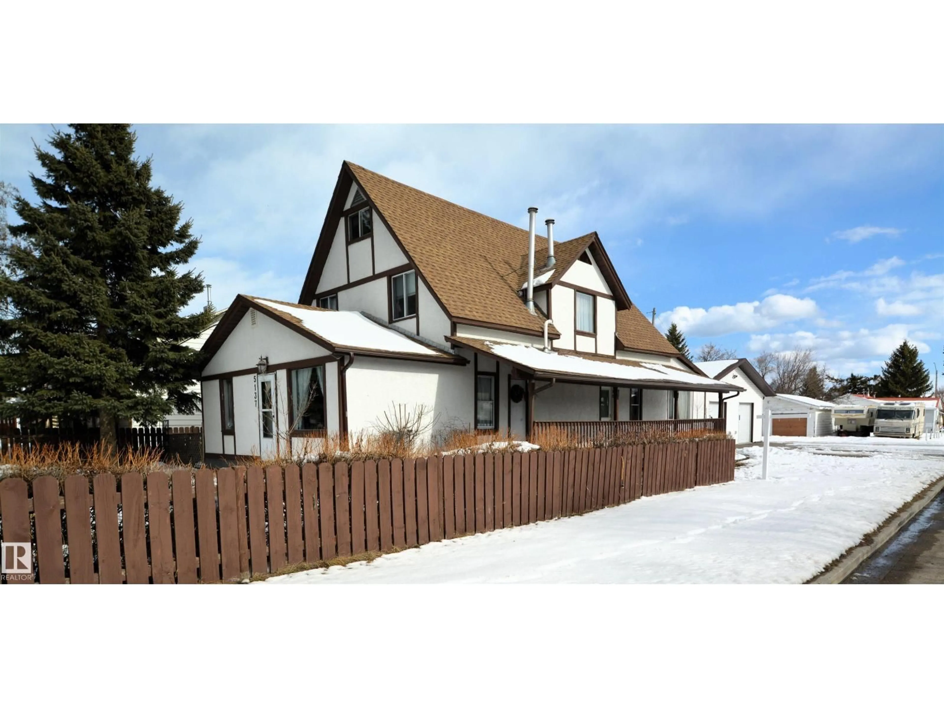 Home with vinyl exterior material, street for 5137 6TH AV, Edson Alberta T7E1J9