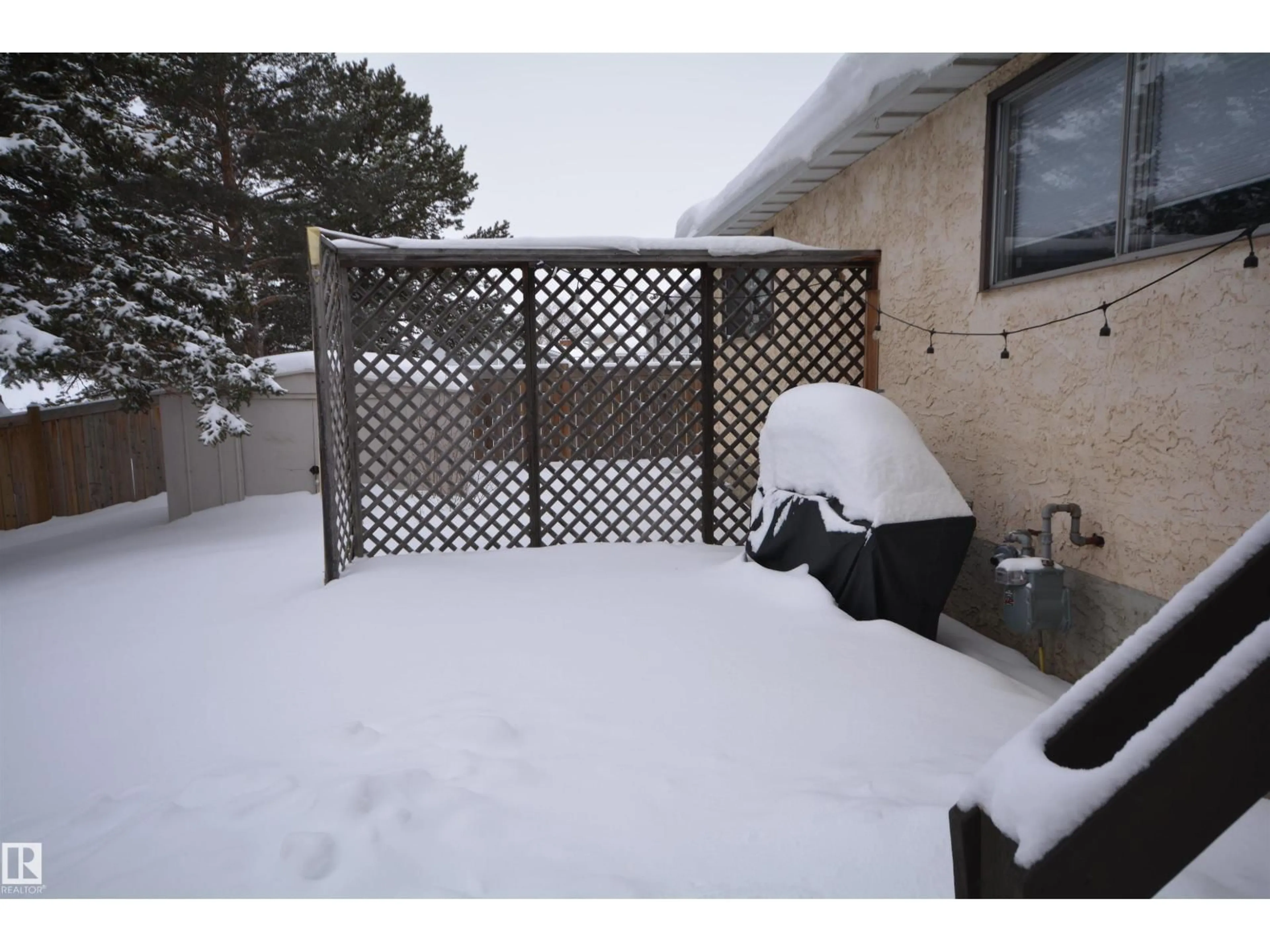 Patio, unknown for 10703 95 AV, Morinville Alberta T8R1E3