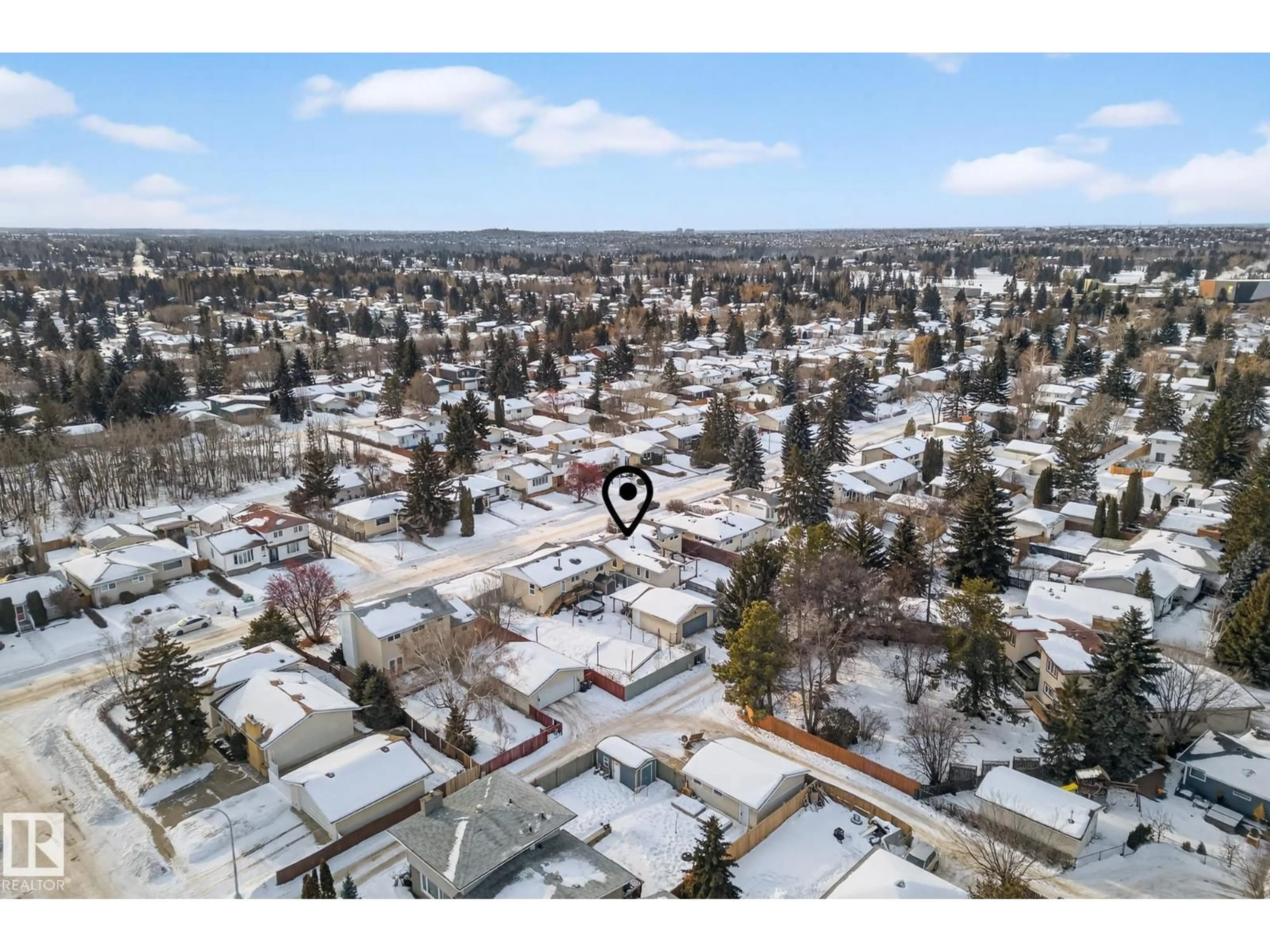 A pic from outside/outdoor area/front of a property/back of a property/a pic from drone, street for 11508 35A AV, Edmonton Alberta T6J0B2