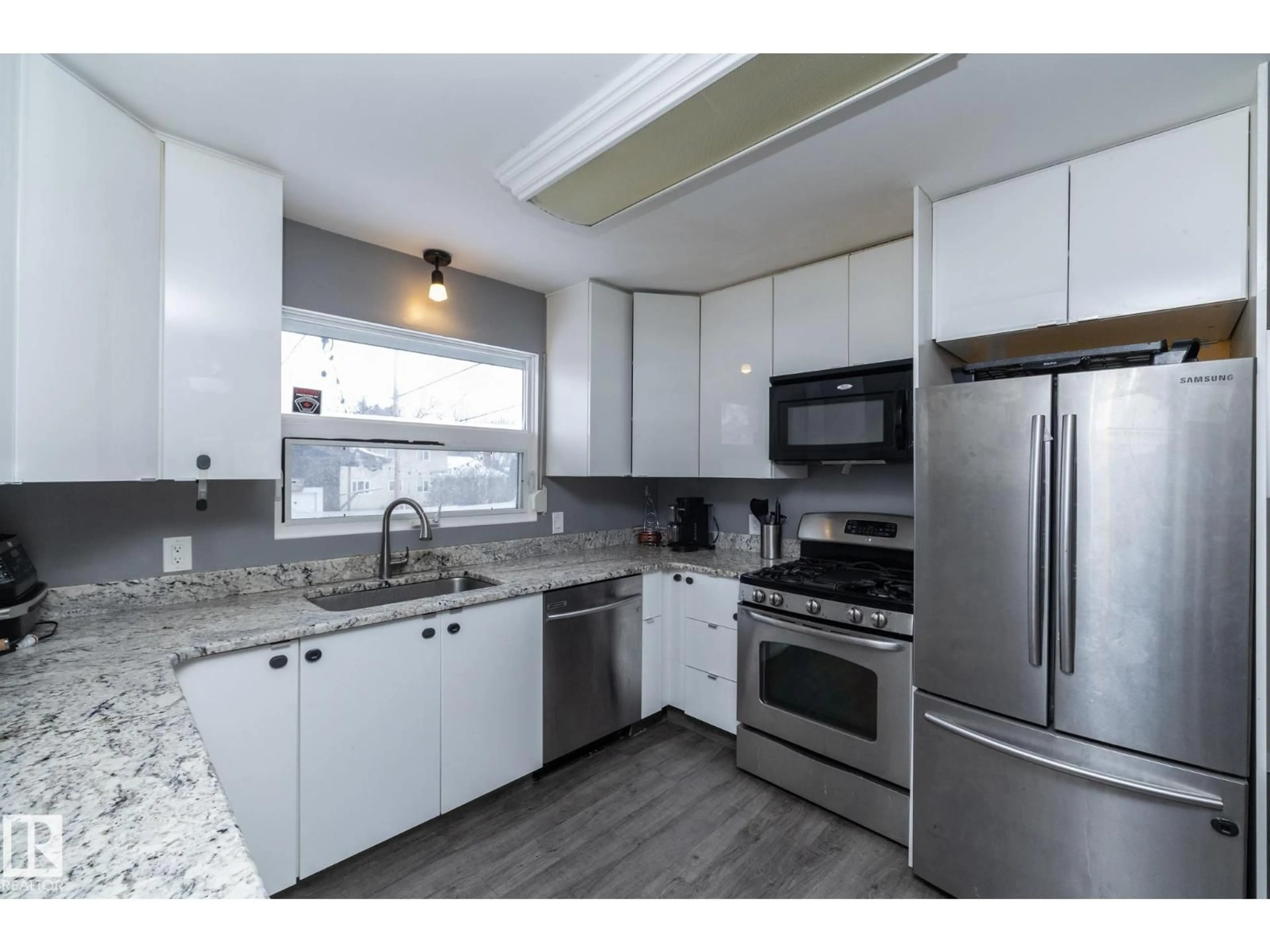 Standard kitchen, unknown for 9512 SHERRIDON DR, Fort Saskatchewan Alberta T8L1W3