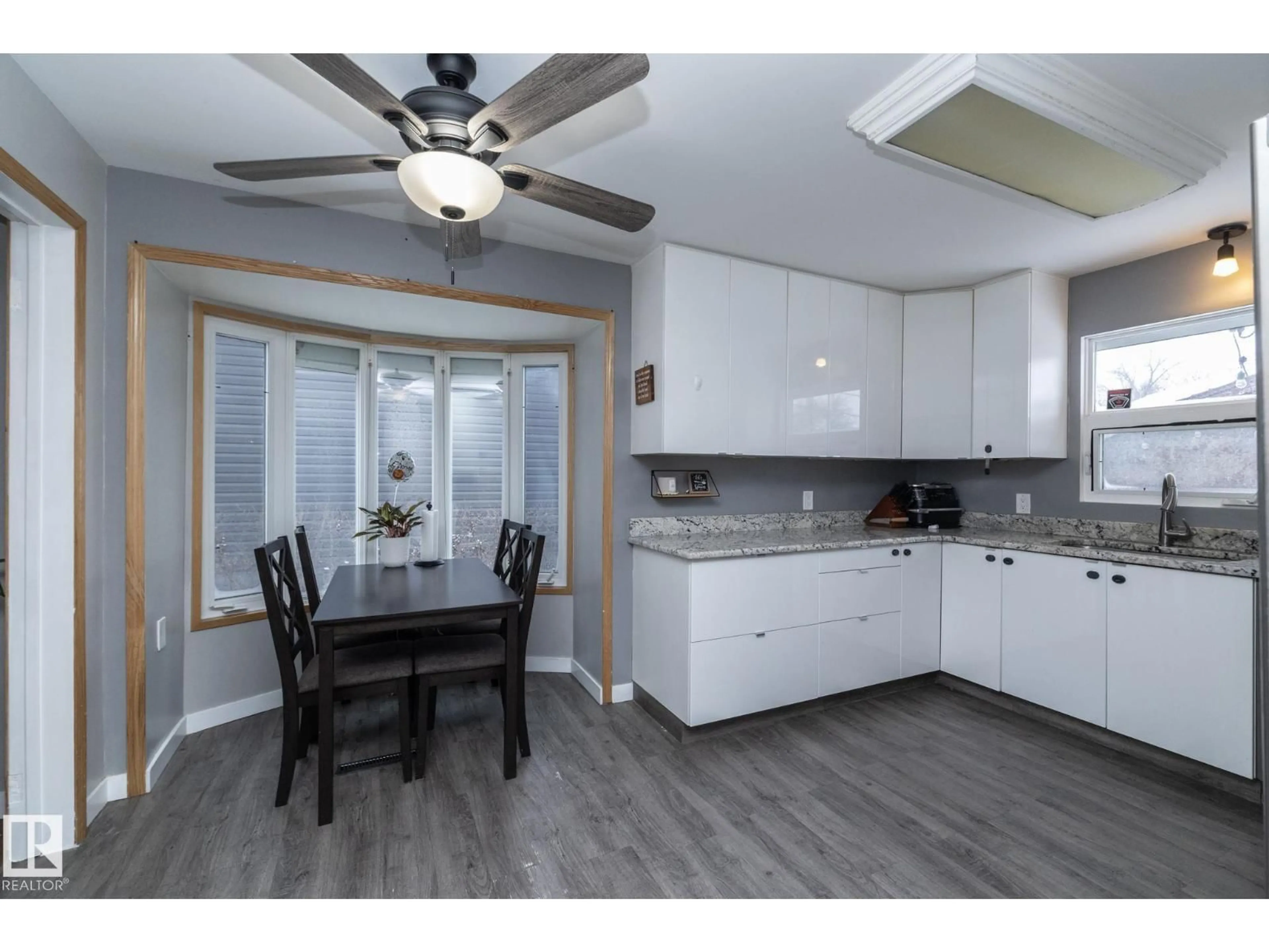 Open concept kitchen, wood/laminate floor for 9512 SHERRIDON DR, Fort Saskatchewan Alberta T8L1W3