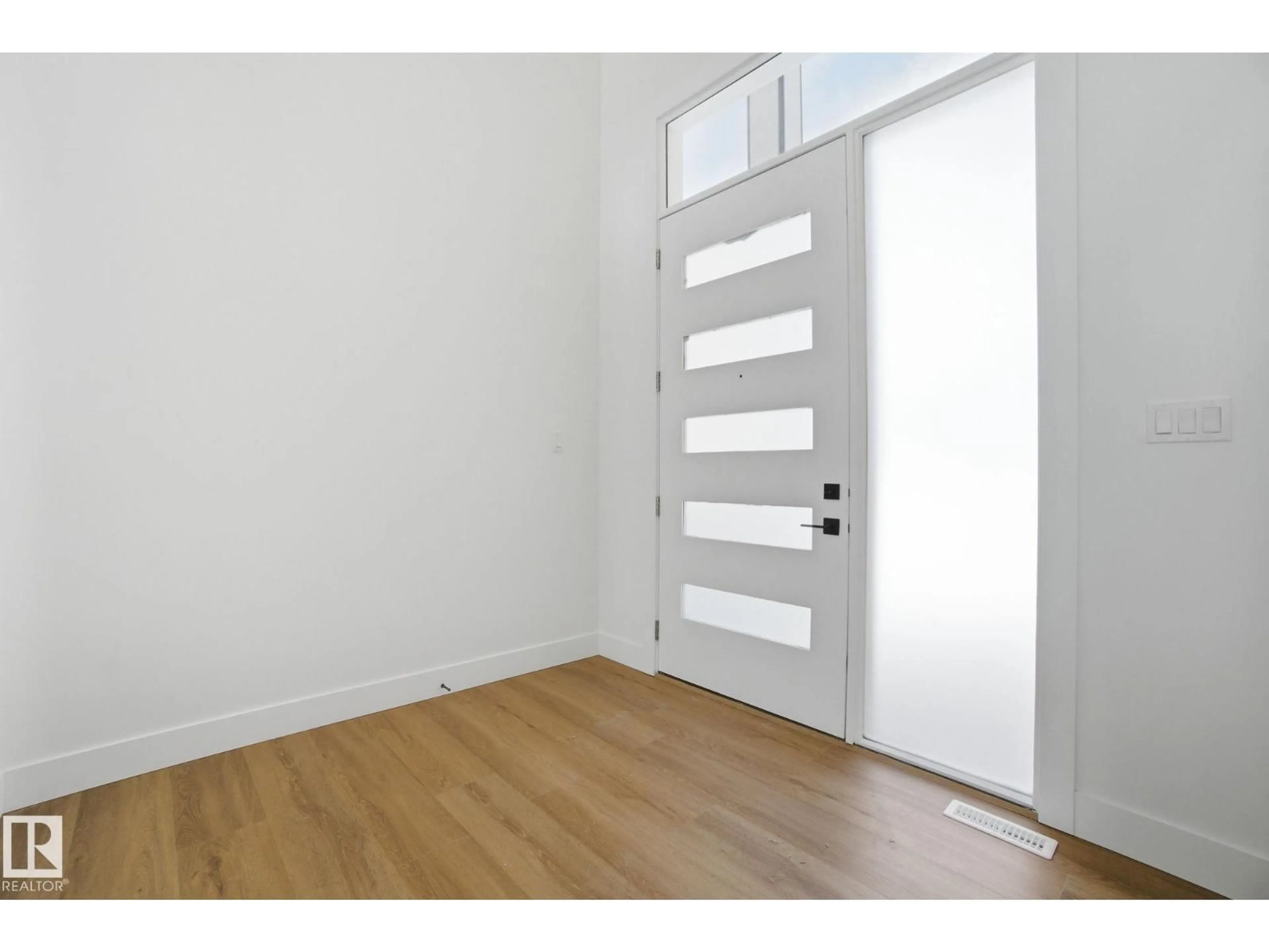 Indoor entryway for 142 EDGEWATER CI, Leduc Alberta T9E1K5