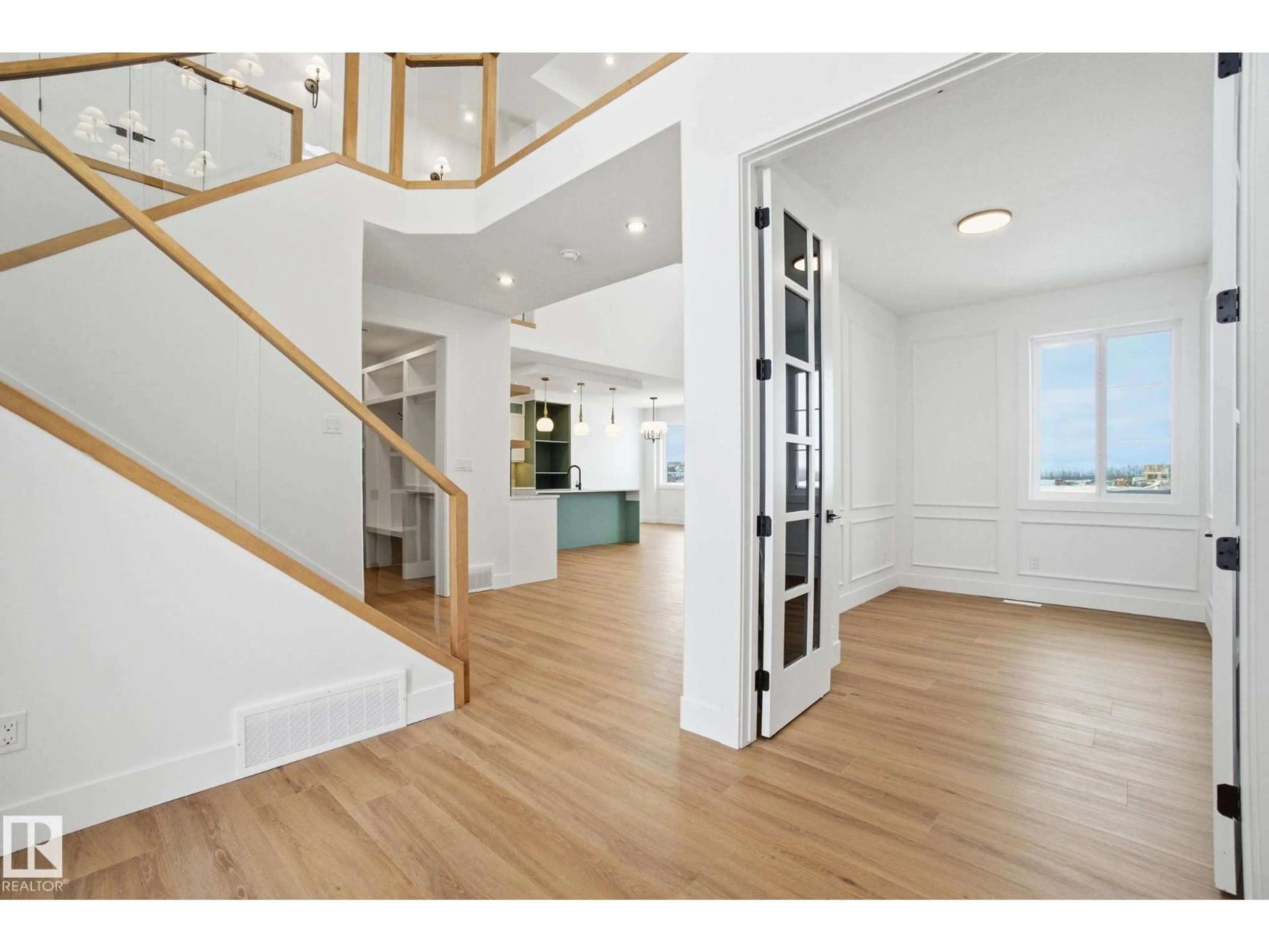 Indoor entryway for 142 EDGEWATER CI, Leduc Alberta T9E1K5