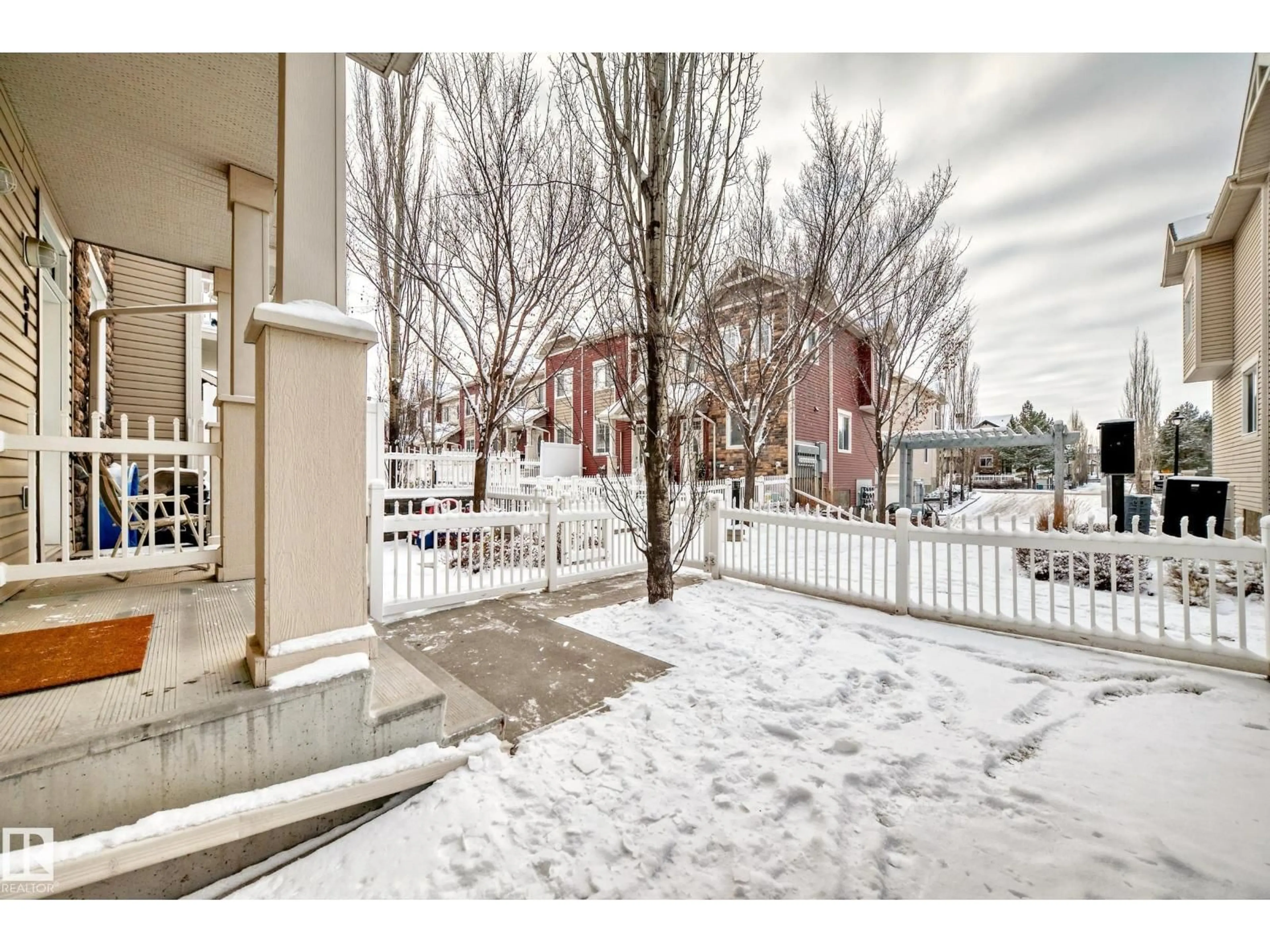 Patio, street for 460 - 50 HEMINGWAY RD, Edmonton Alberta T6M0M5