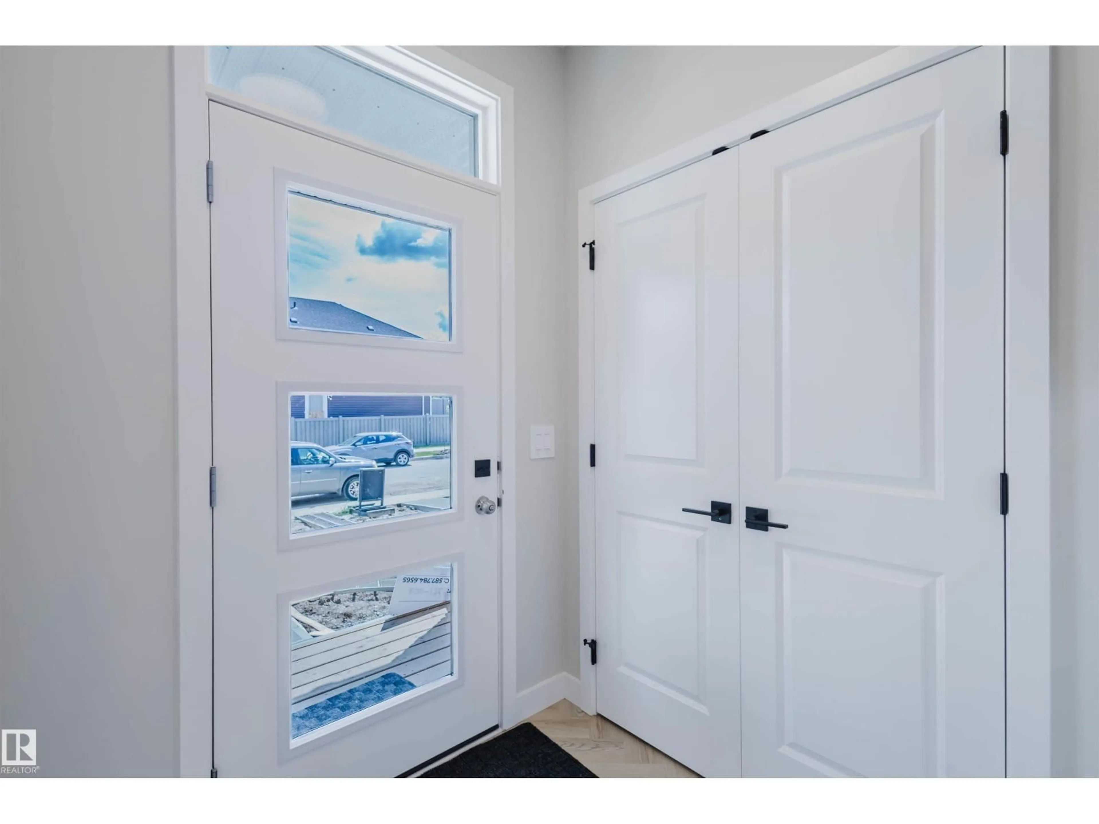 Indoor entryway for 2116 CROSSBILL LN, Edmonton Alberta T6W4V8