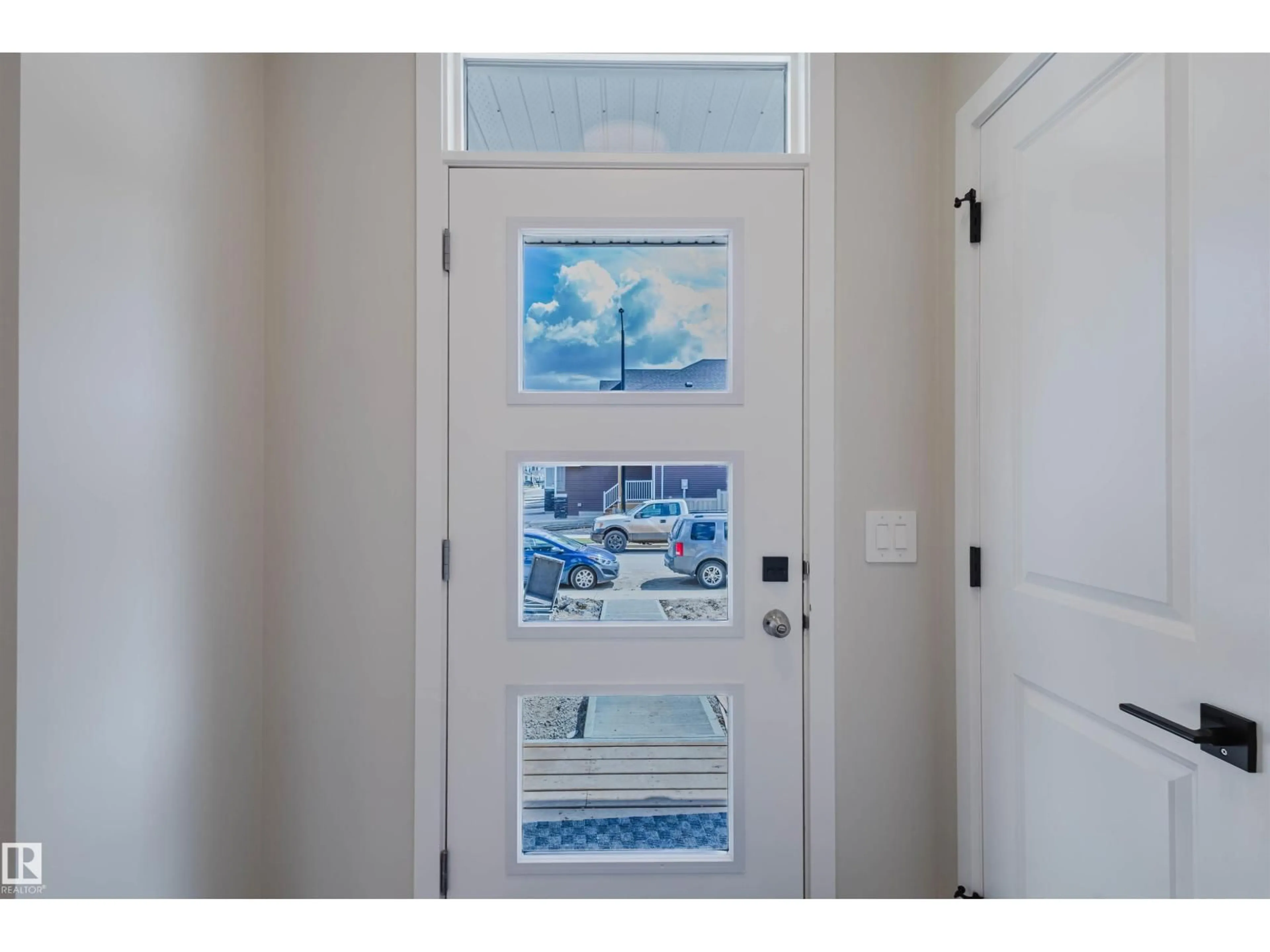 Indoor entryway for 2116 CROSSBILL LN, Edmonton Alberta T6W4V8