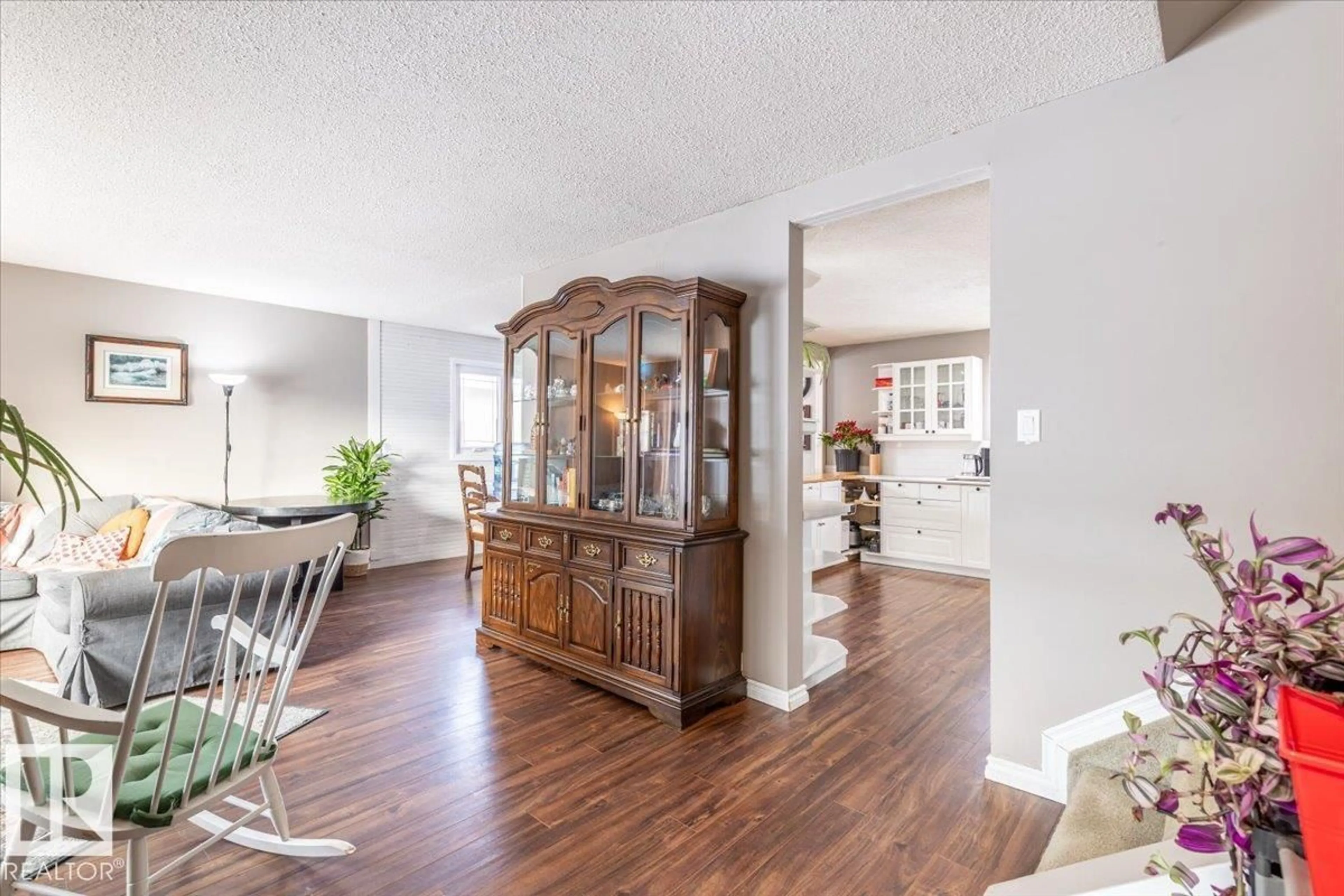 Indoor foyer for 146 MAPLE CR, Wetaskiwin Alberta T9A2E5