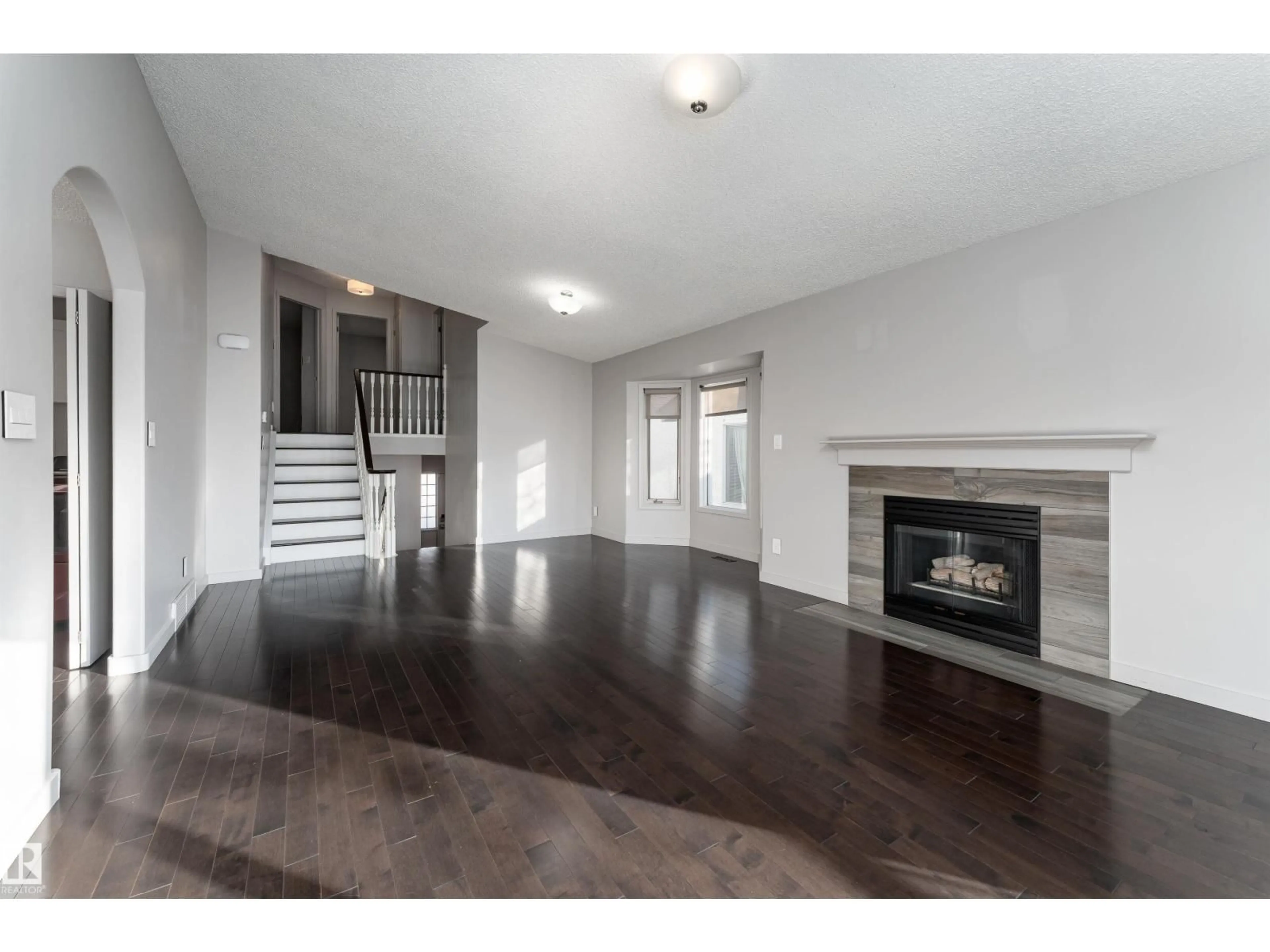 Unknown for 174 OEMING RD, Edmonton Alberta T6R2G2