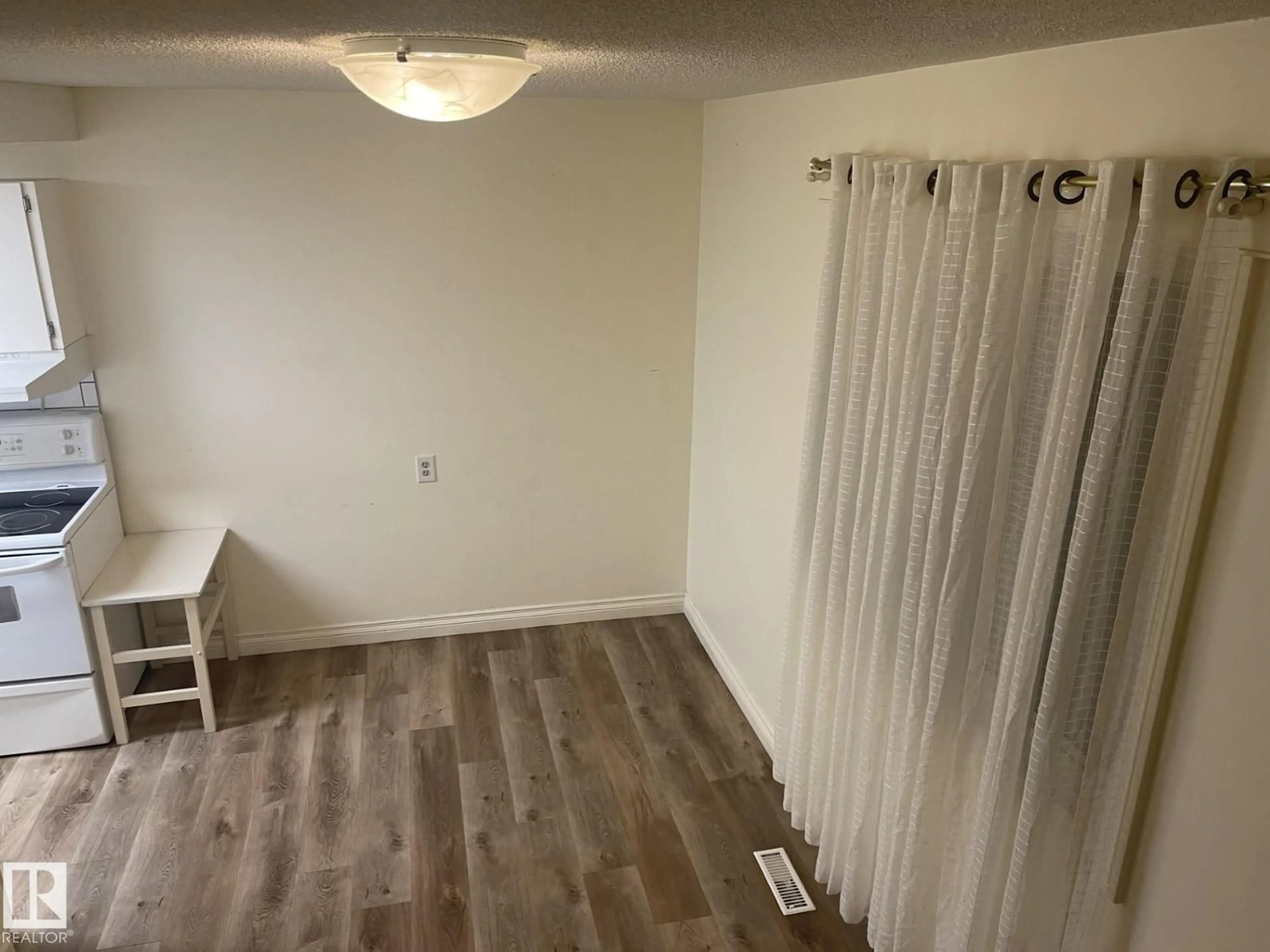 A pic of a room for 107 WOODSTOCK NW, Edmonton Alberta T5T0H6