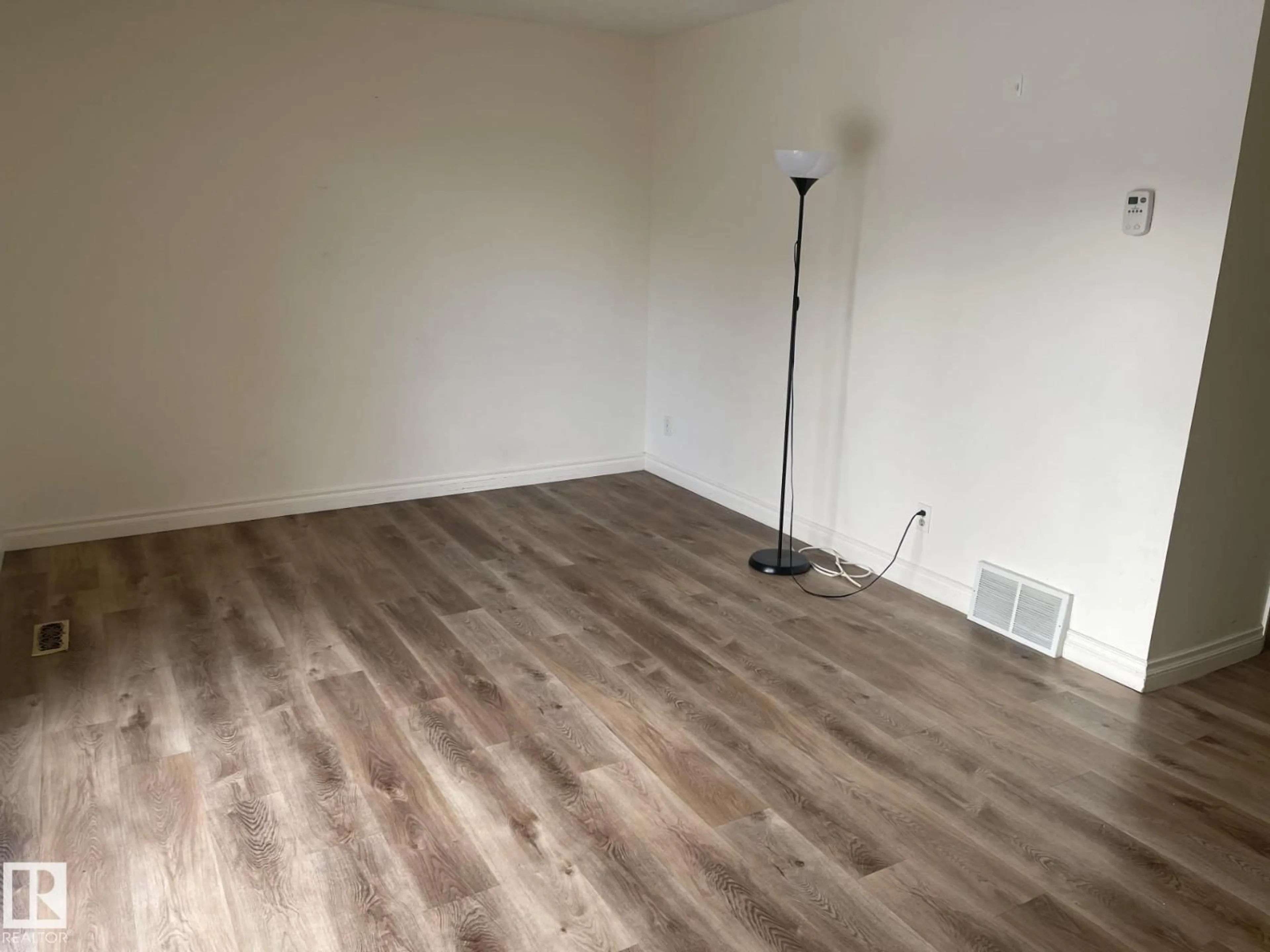 A pic of a room for 107 WOODSTOCK NW, Edmonton Alberta T5T0H6