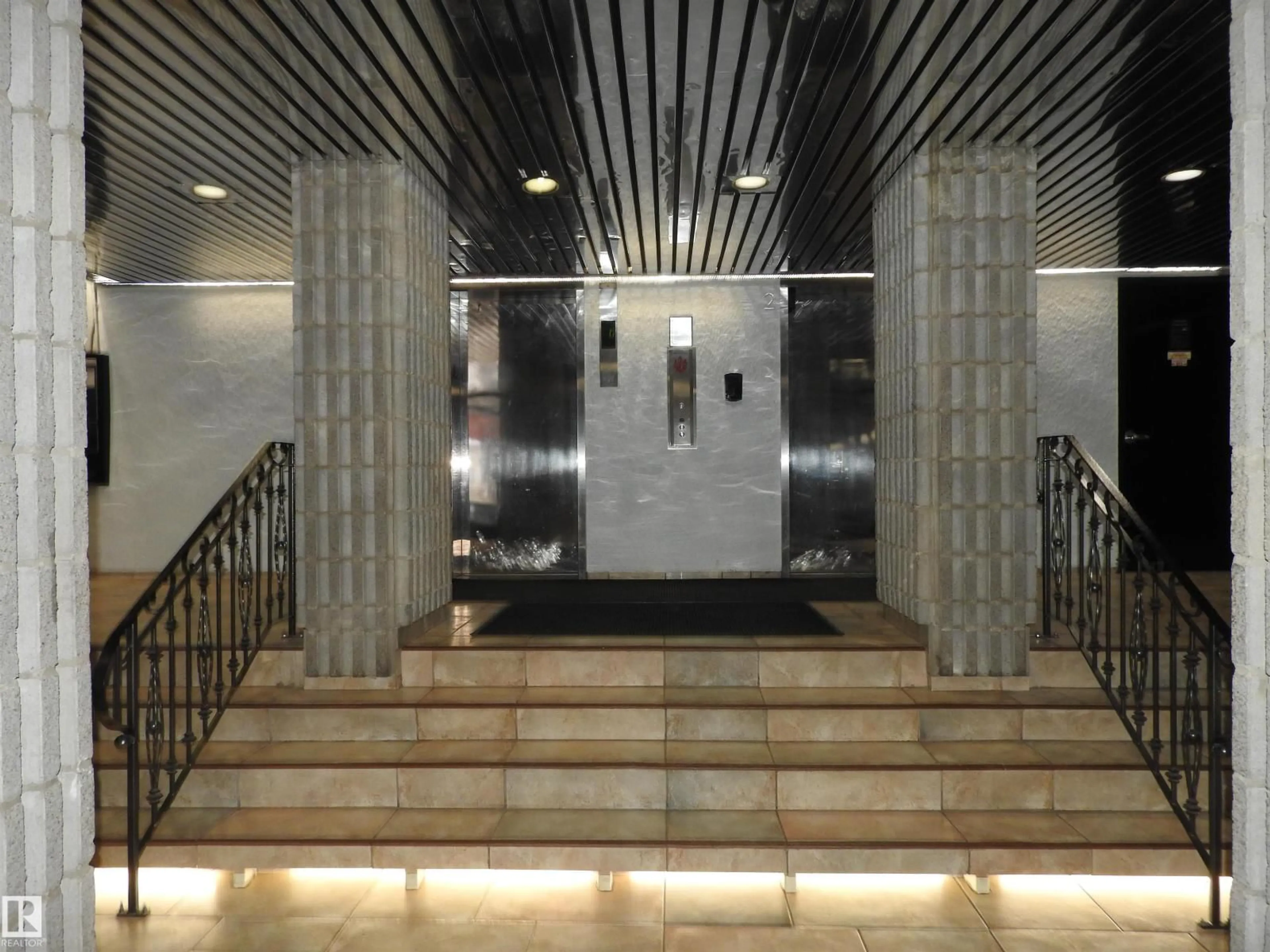 Lobby for 10160 - 105 115 ST, Edmonton Alberta T5K1T6