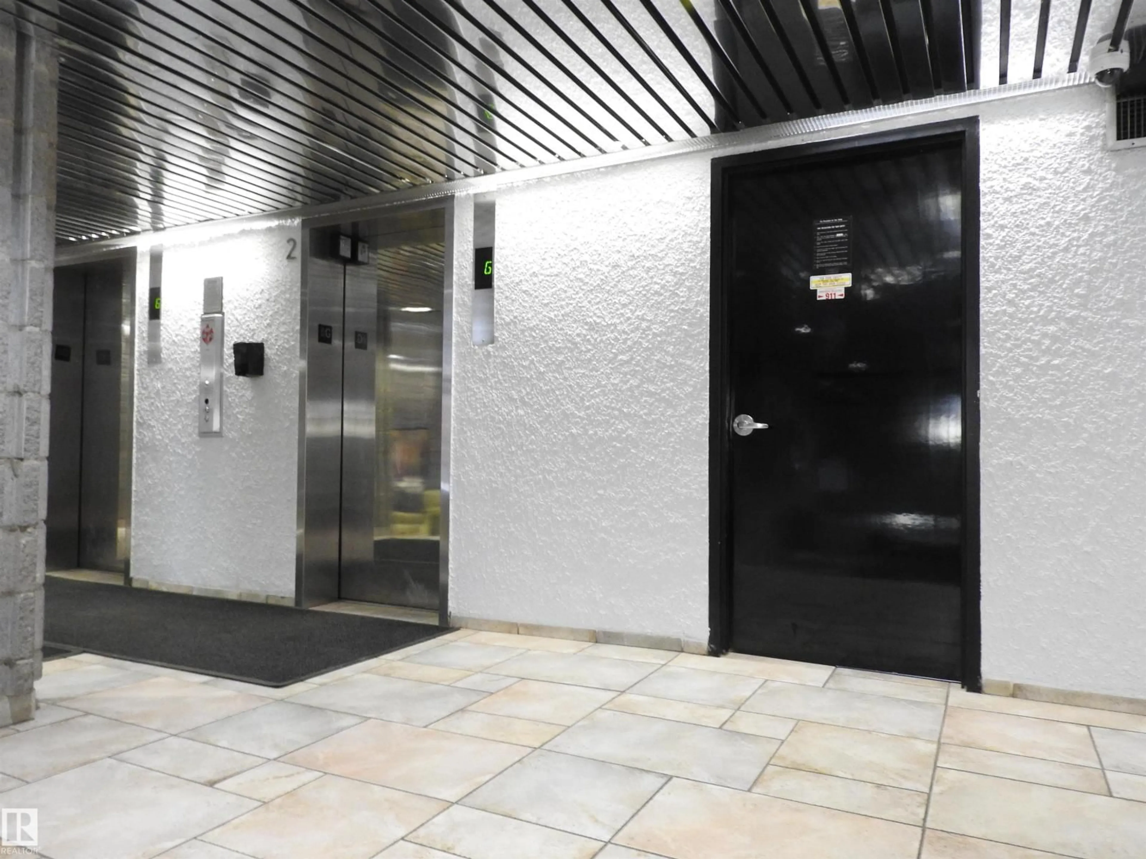 Indoor foyer for 10160 - 105 115 ST, Edmonton Alberta T5K1T6