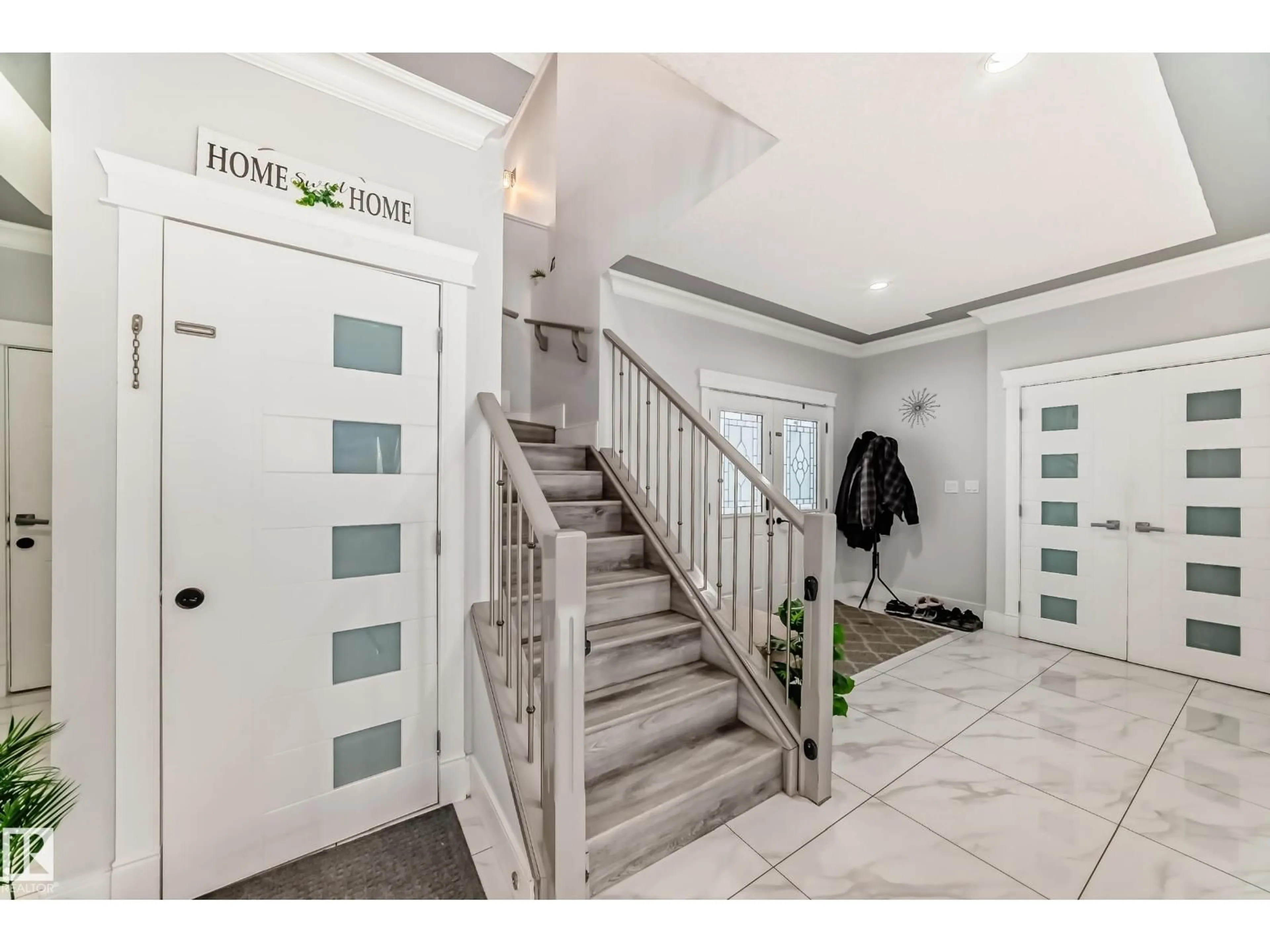 Indoor foyer for 6113 60 ST, Beaumont Alberta T4X0H8