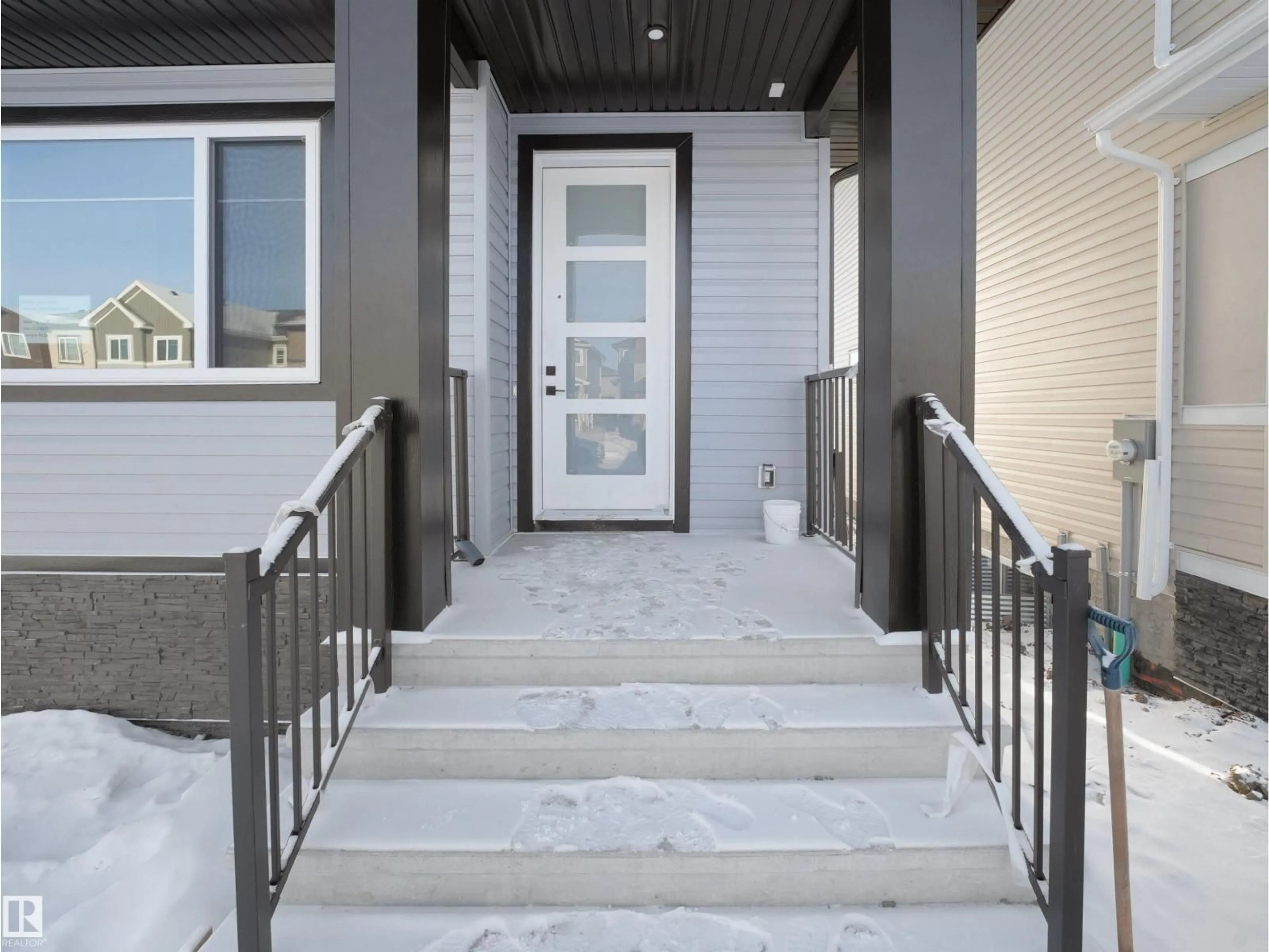 Indoor entryway for 334 ROBERTS WD, Leduc Alberta T9E1P9