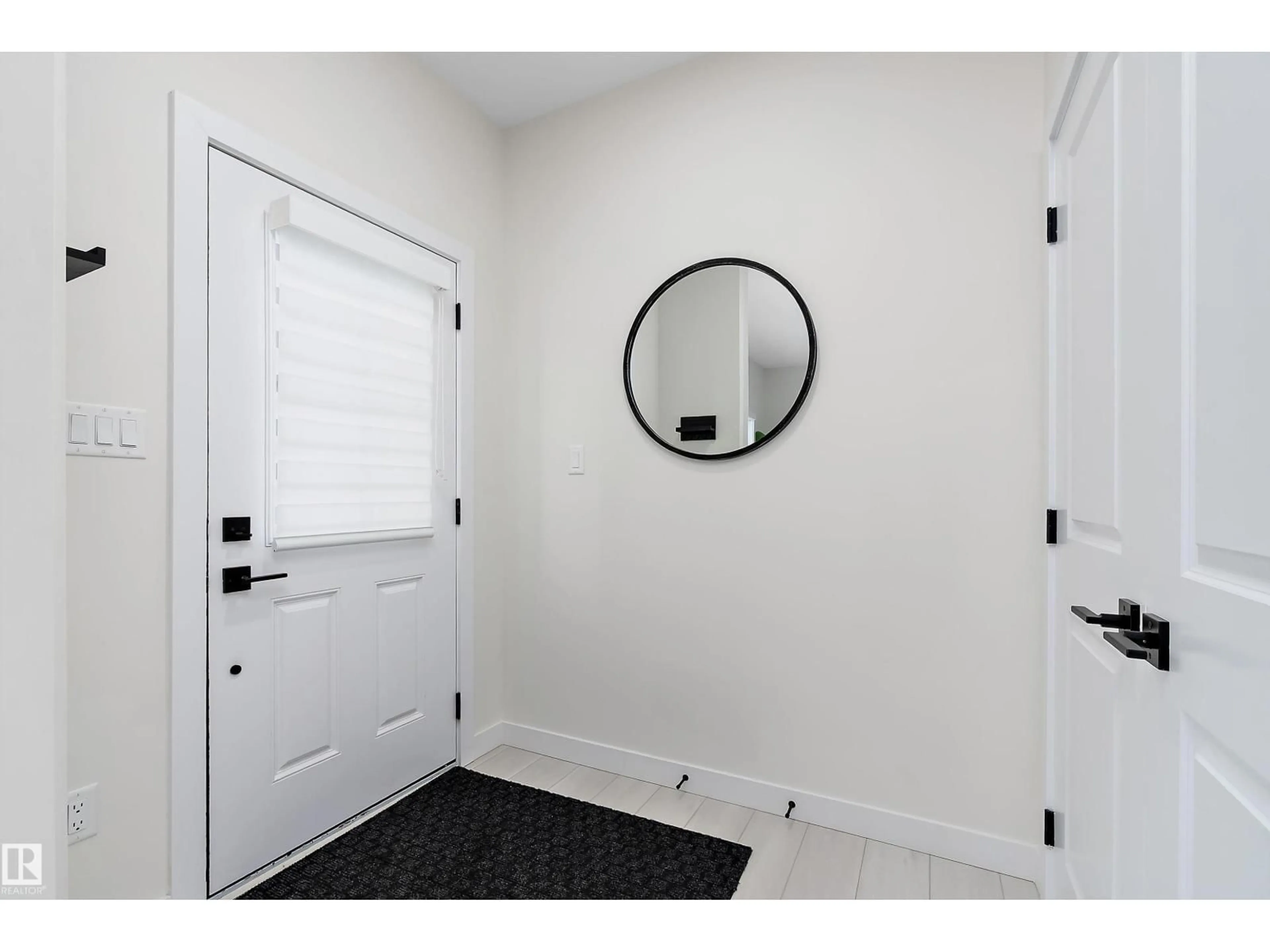 Indoor entryway for 40 CHAMBERY CR, St. Albert Alberta T8T2C5