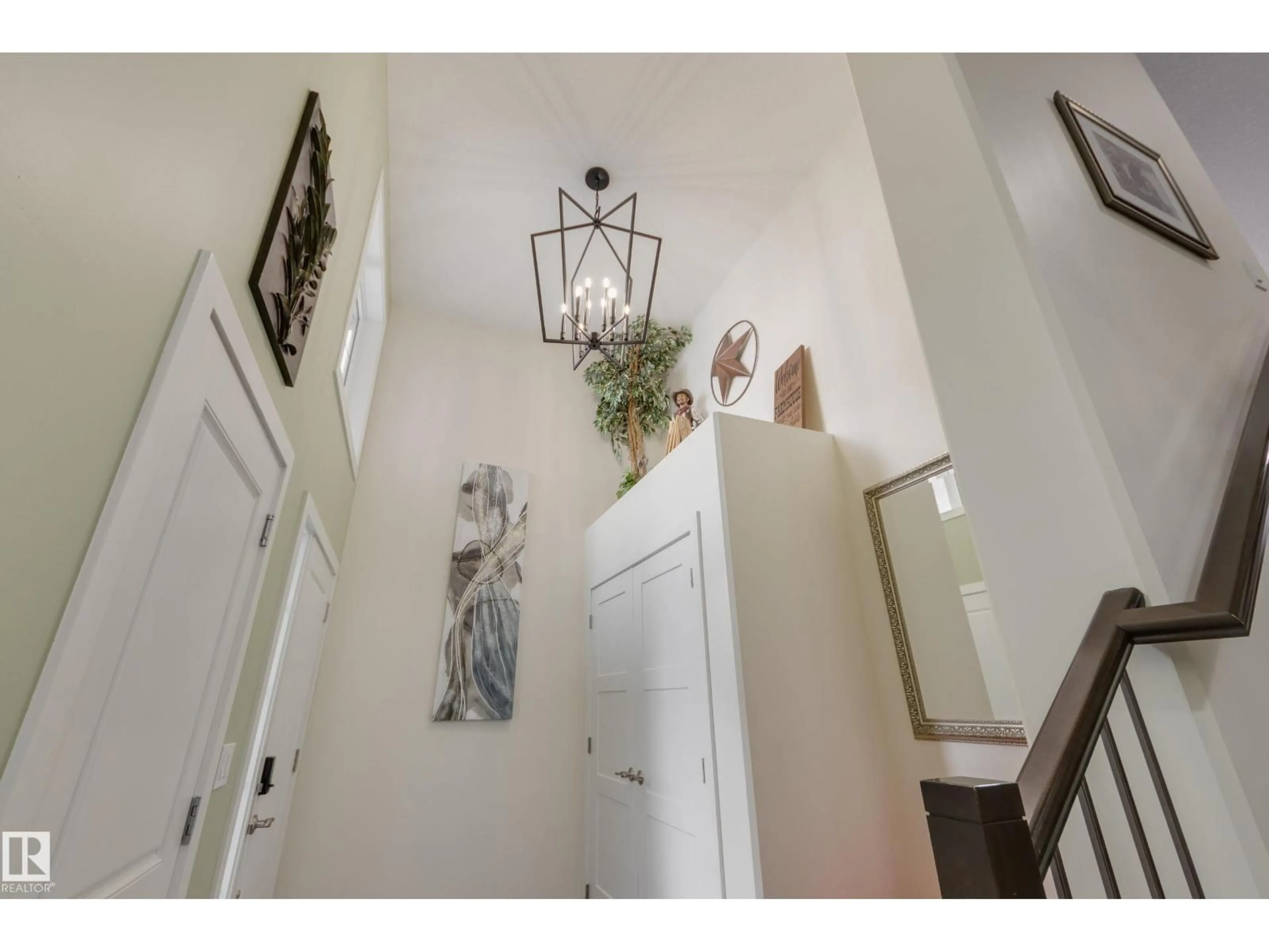 Indoor entryway for 64 MAPLE CR, Gibbons Alberta T0A1N0