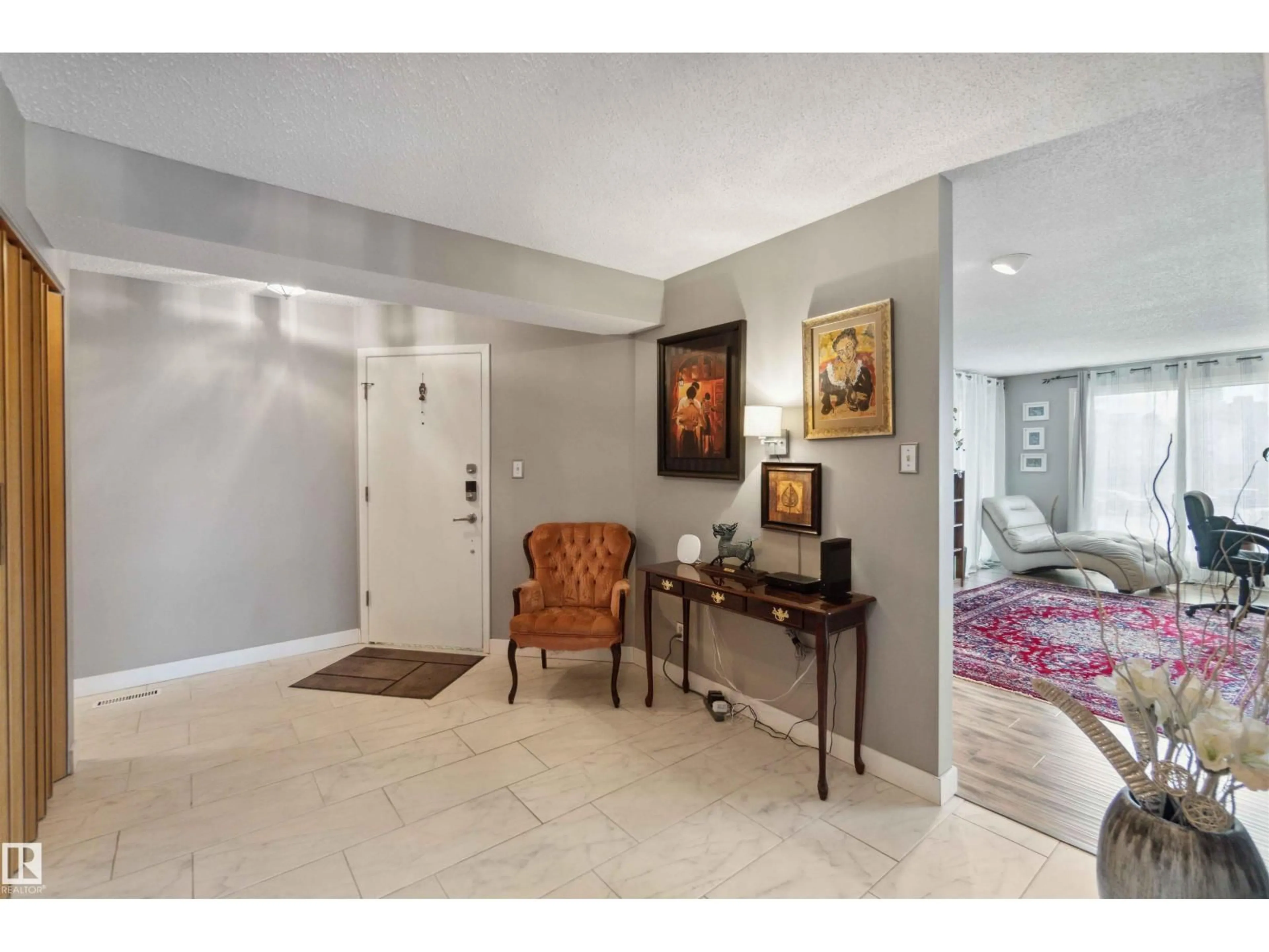 Indoor foyer for #305 - 8707 107 ST NW, Edmonton Alberta T6E5J5