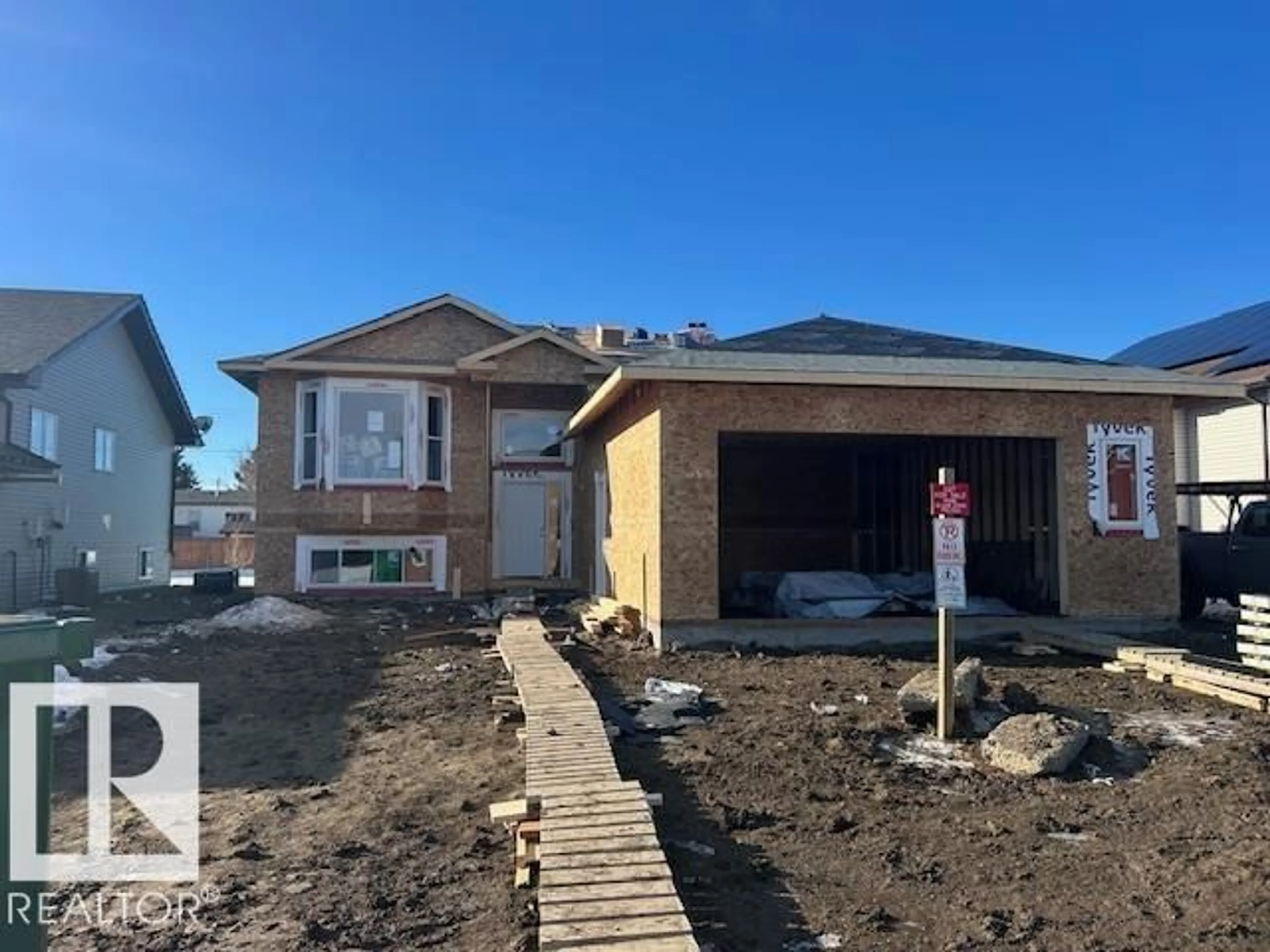 Home with vinyl exterior material, unknown for 6 4 AV, Hay Lakes Alberta T0B1W0