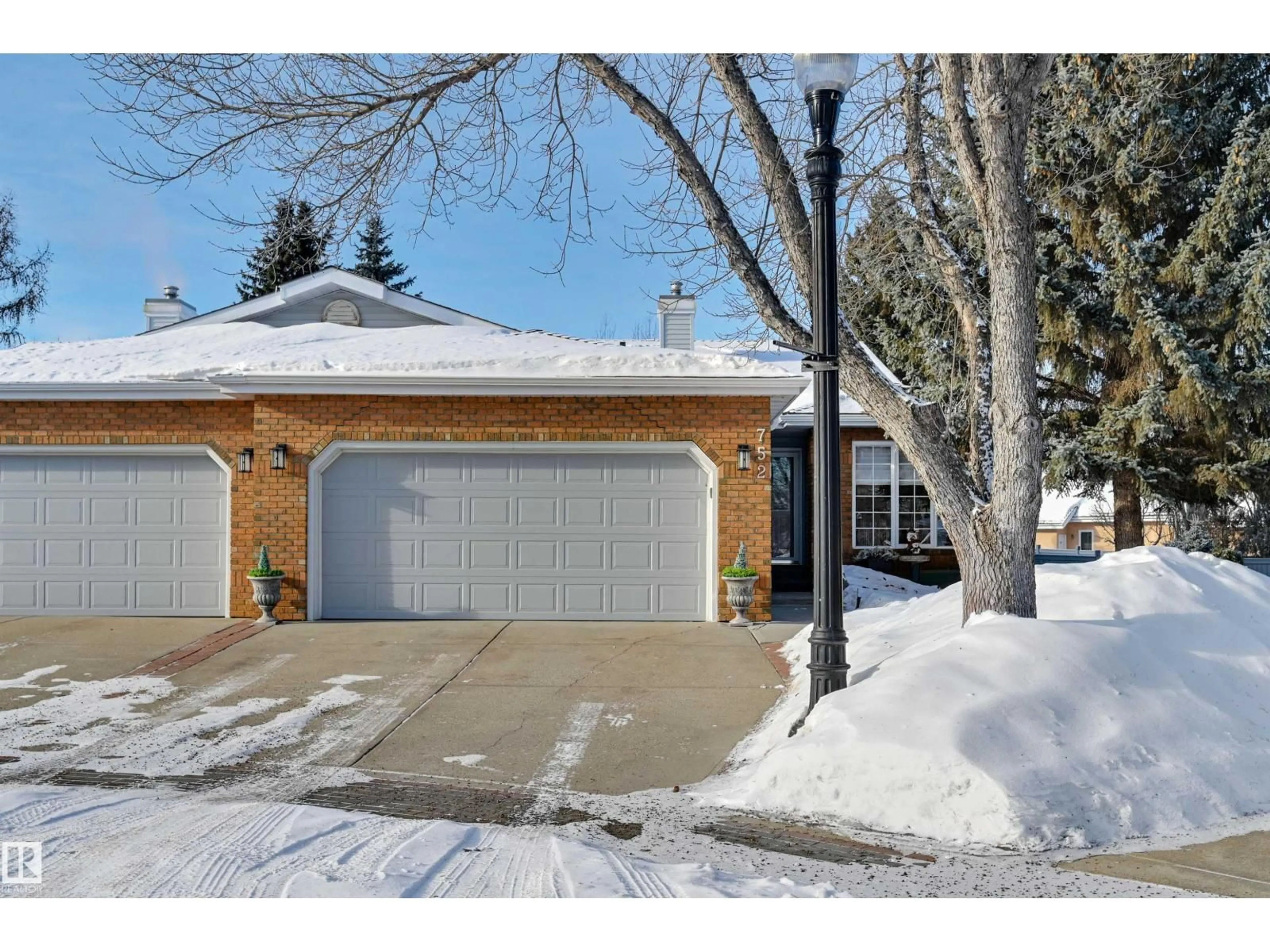 Indoor garage for 752 WILKIN CL, Edmonton Alberta T6M2H9