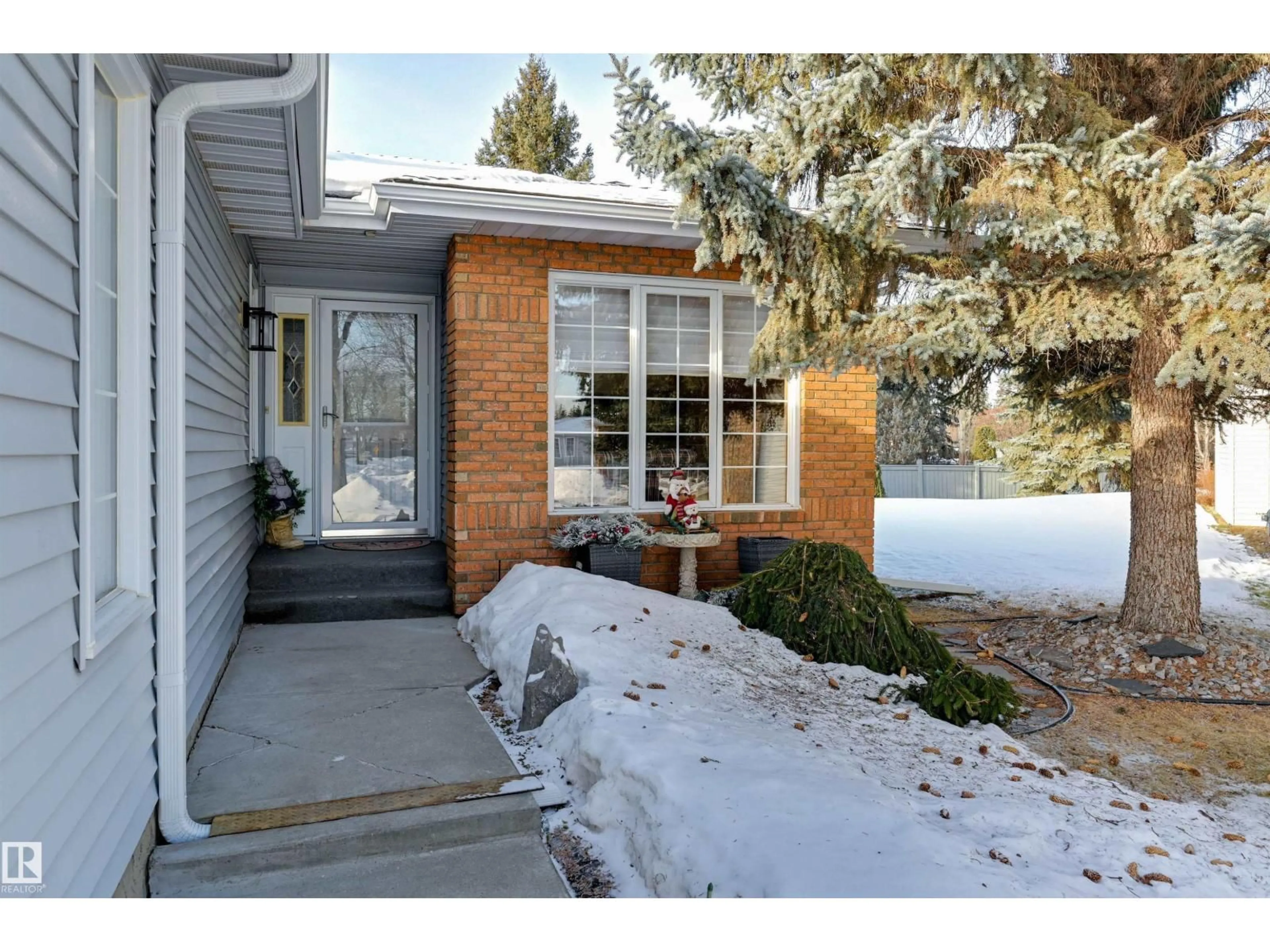 Indoor entryway for 752 WILKIN CL, Edmonton Alberta T6M2H9