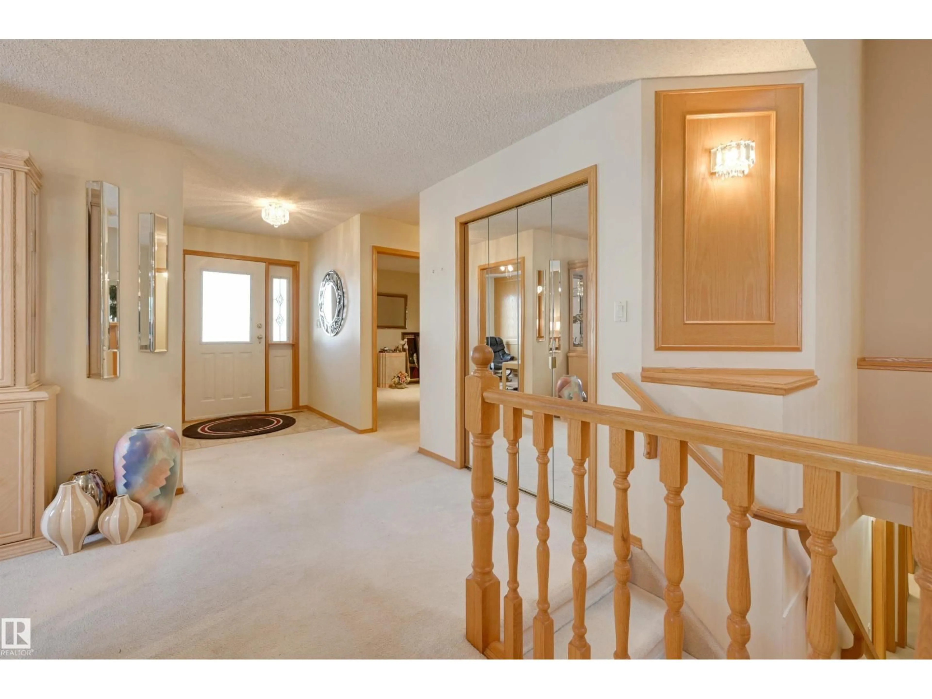 Indoor foyer for 752 WILKIN CL, Edmonton Alberta T6M2H9