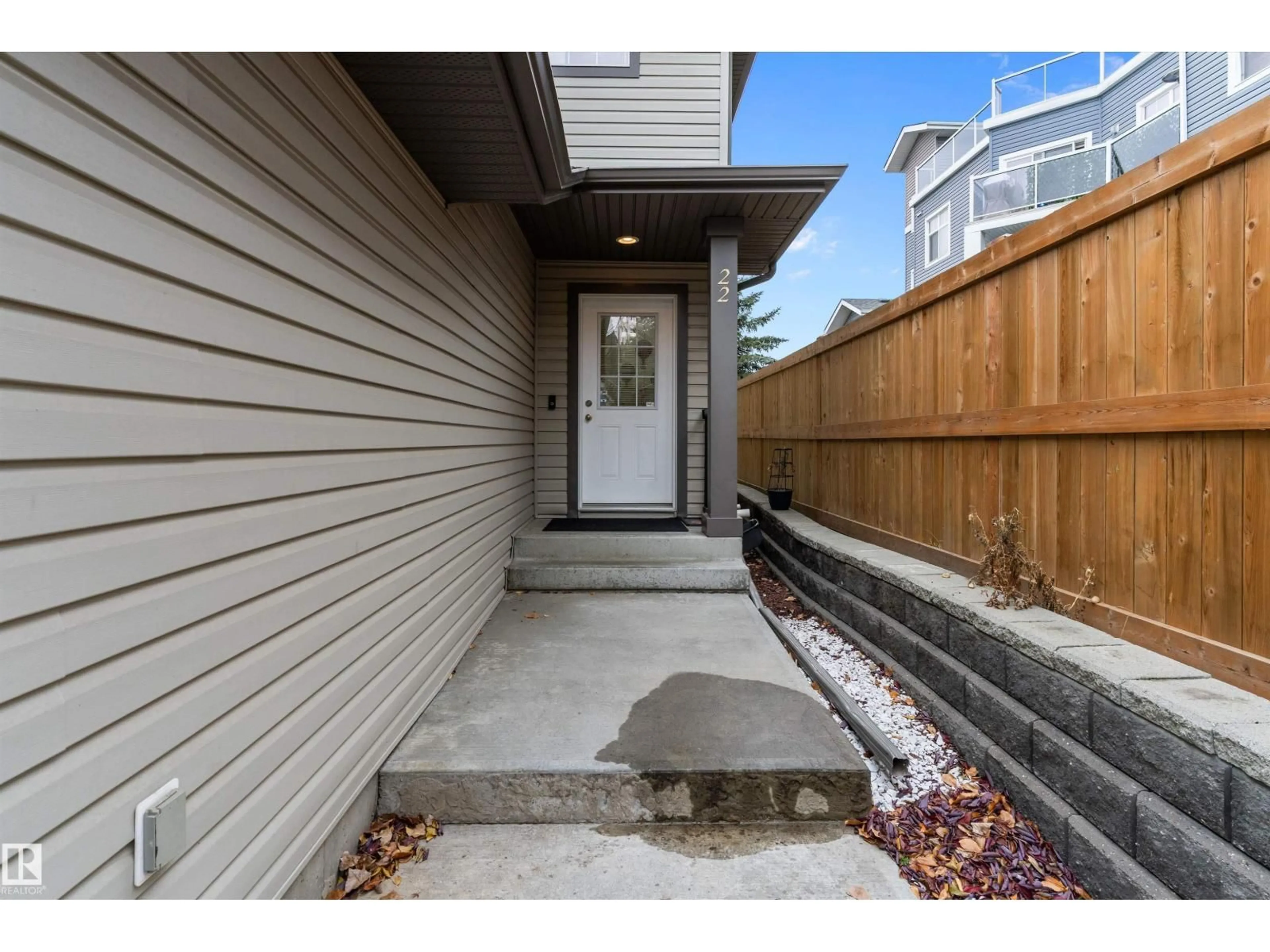 Indoor entryway for #22 - 16003 132 ST NW, Edmonton Alberta T6V0B5