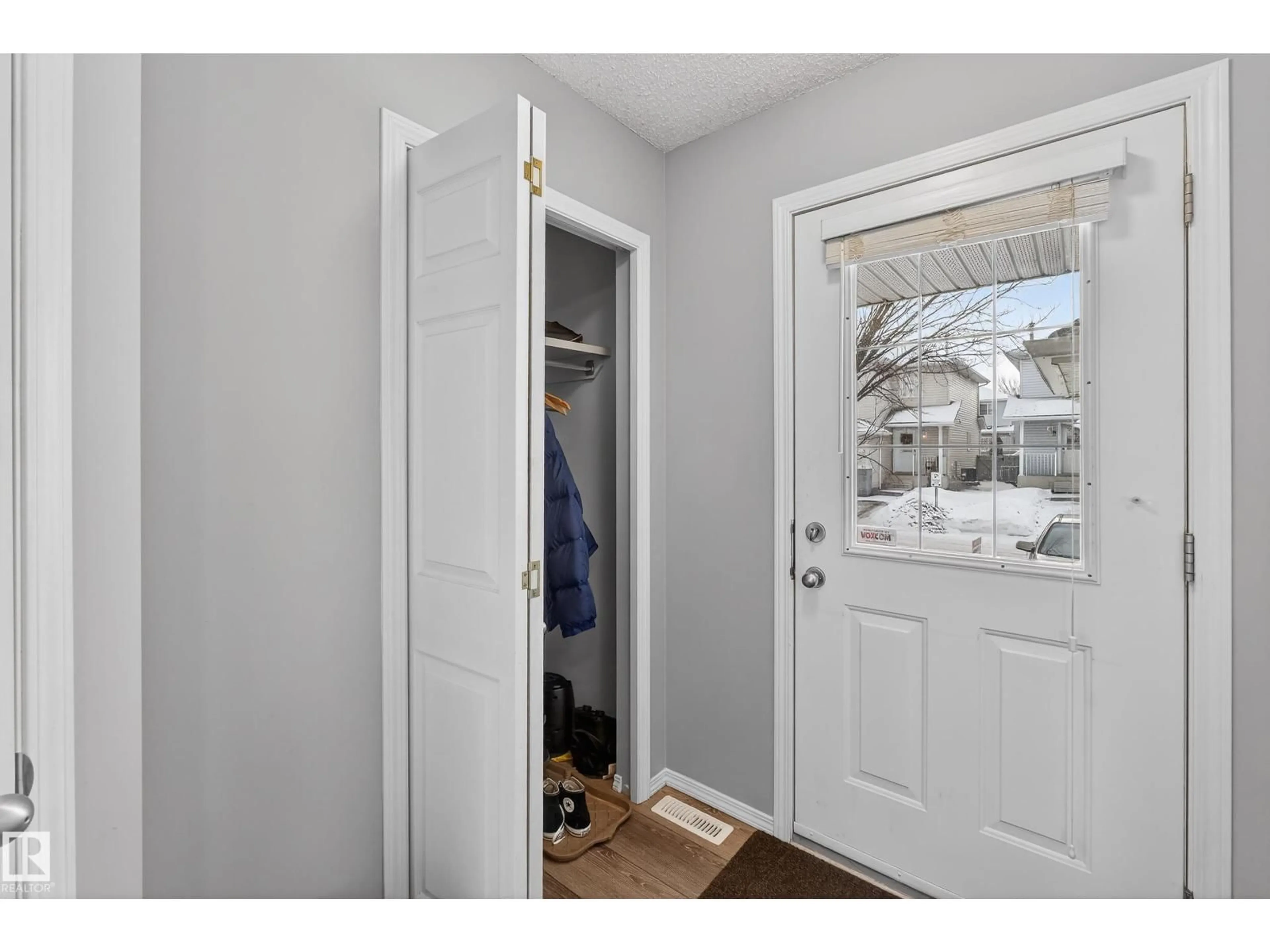 Indoor entryway for #58 - 4350 23 ST, Edmonton Alberta T6T1X8