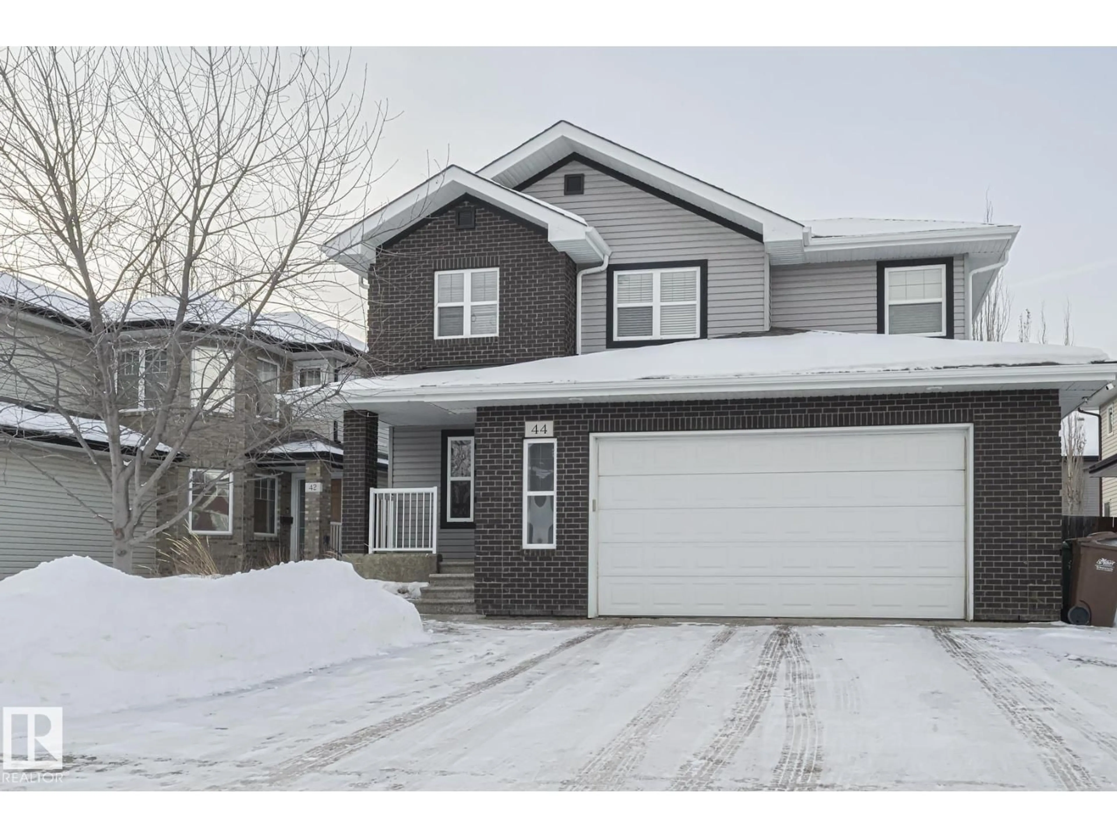 Home with vinyl exterior material, street for 44 NORMANDEAU CR, St. Albert Alberta T8N3C7