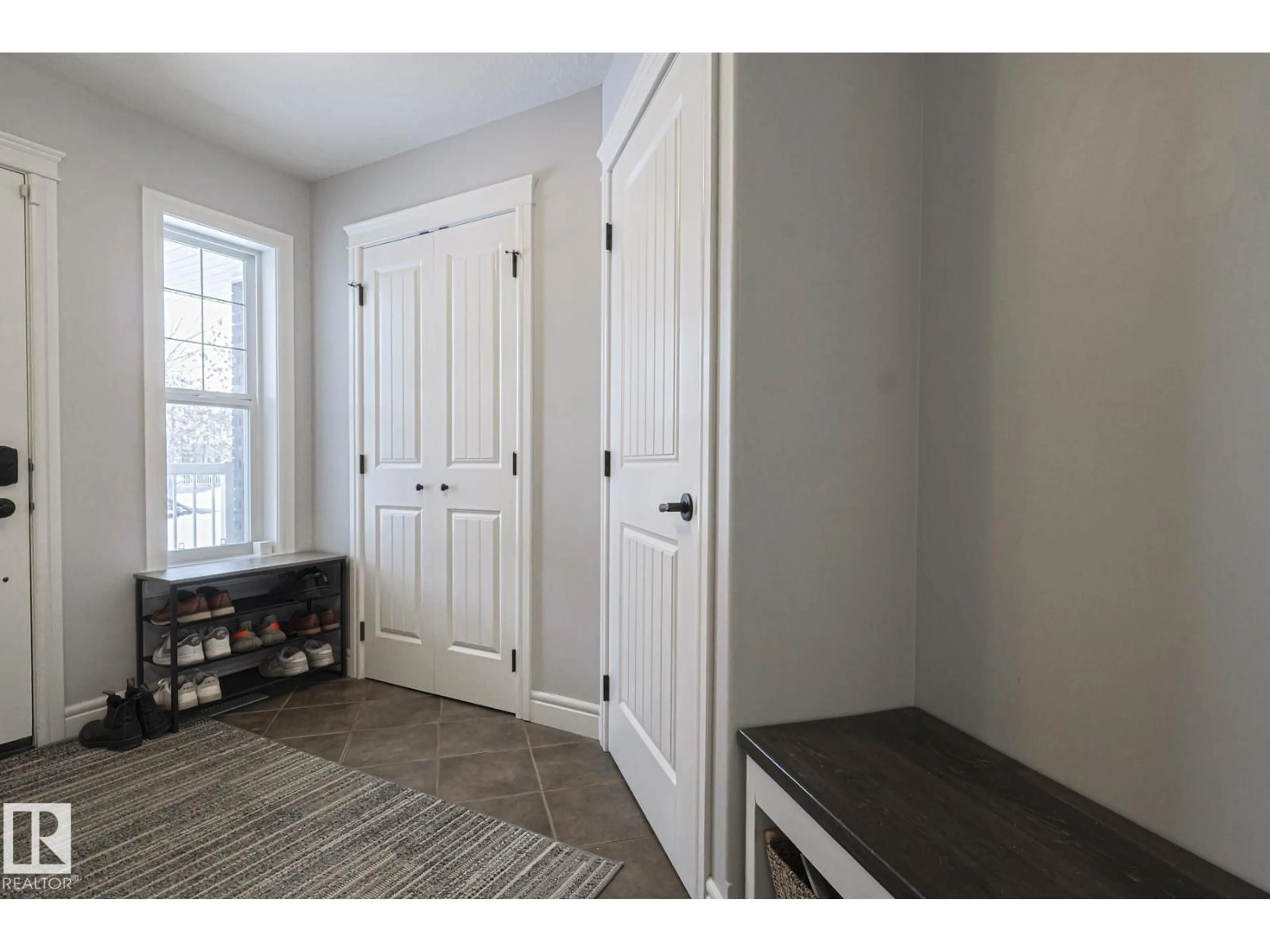 Indoor entryway for 44 NORMANDEAU CR, St. Albert Alberta T8N3C7