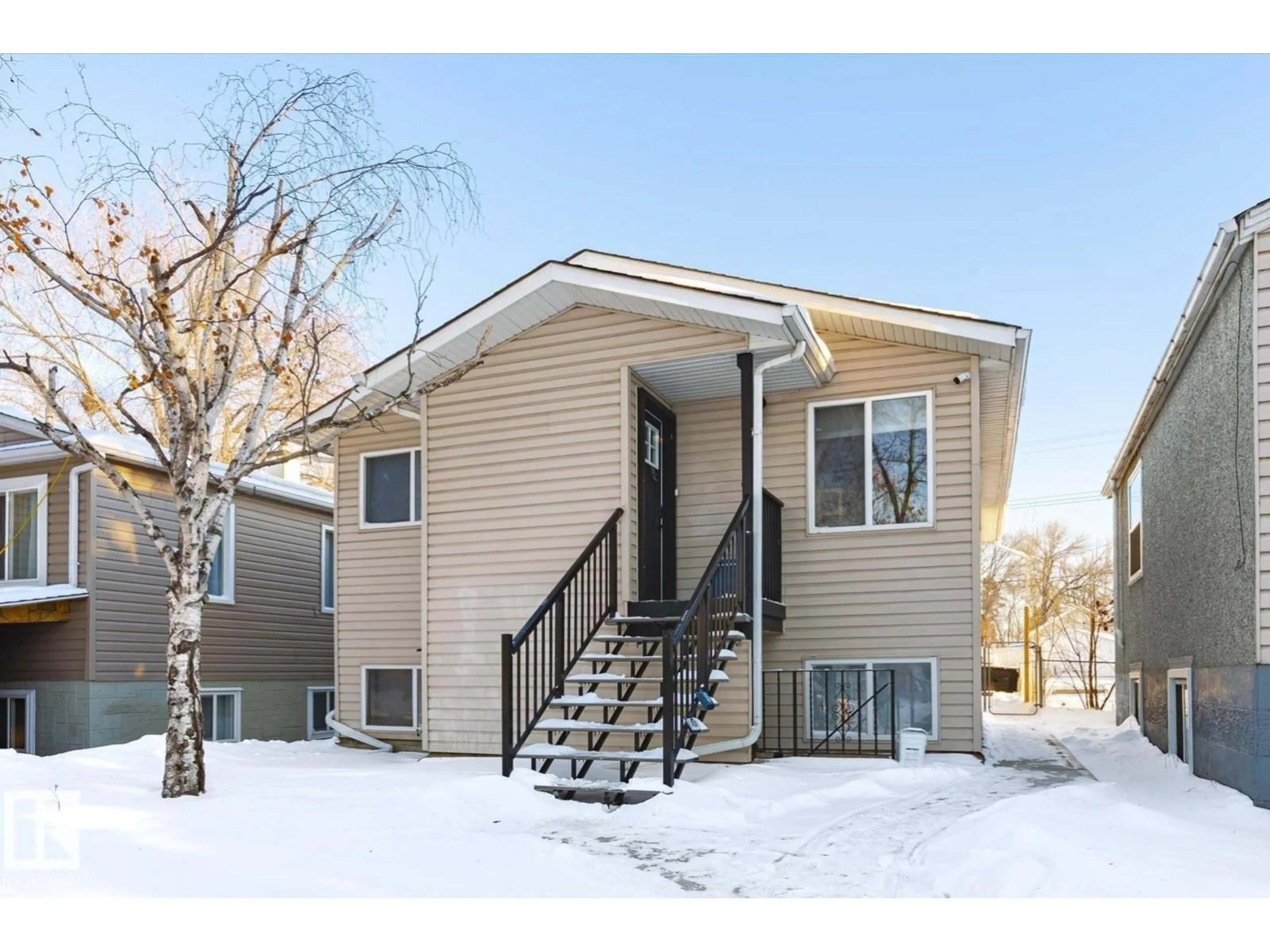 Home with vinyl exterior material, street for 11907 70 ST, Edmonton Alberta T5B1V1