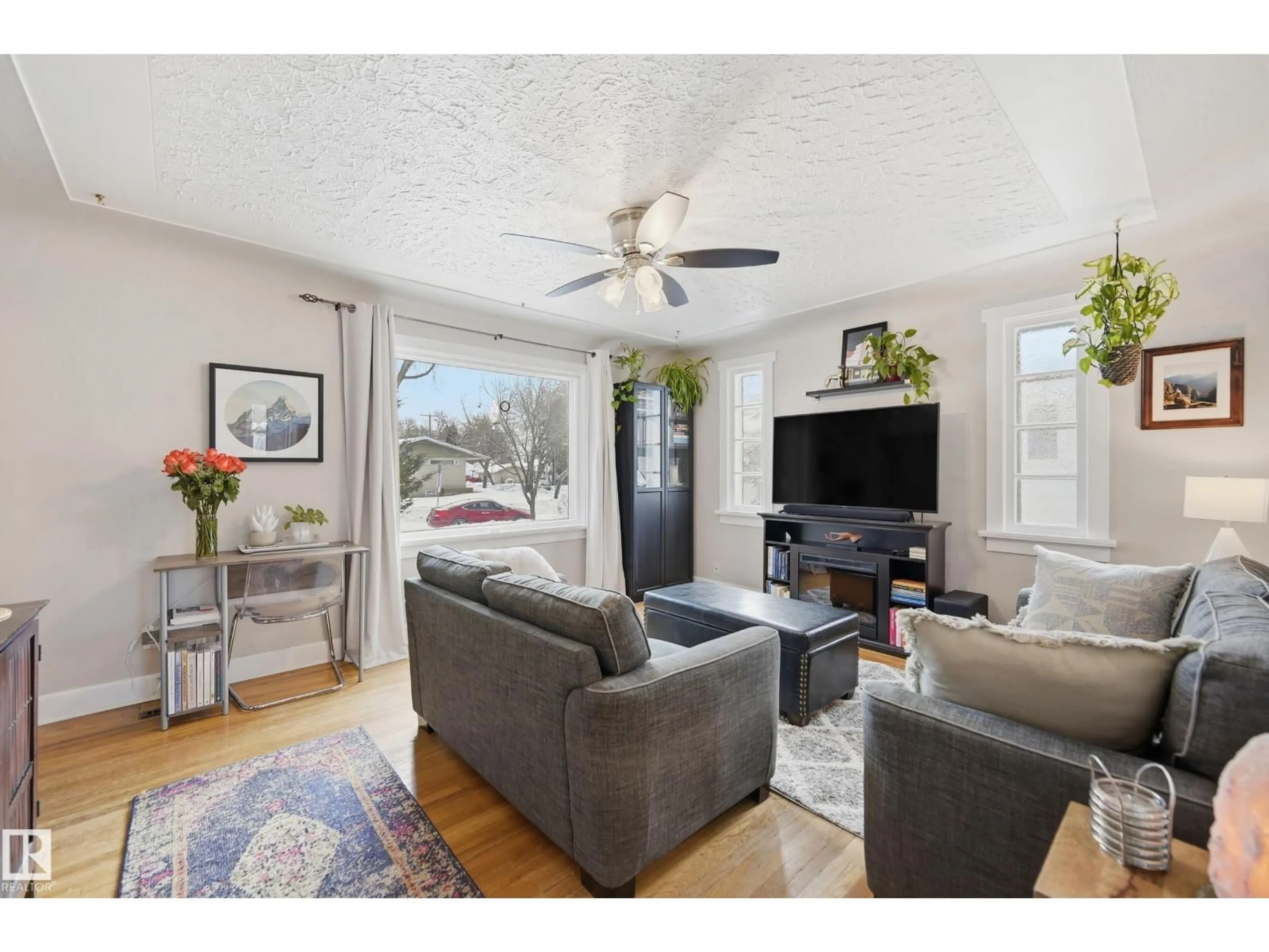 Living room with furniture, unknown for 12408 89 ST, Edmonton Alberta T5B3W9