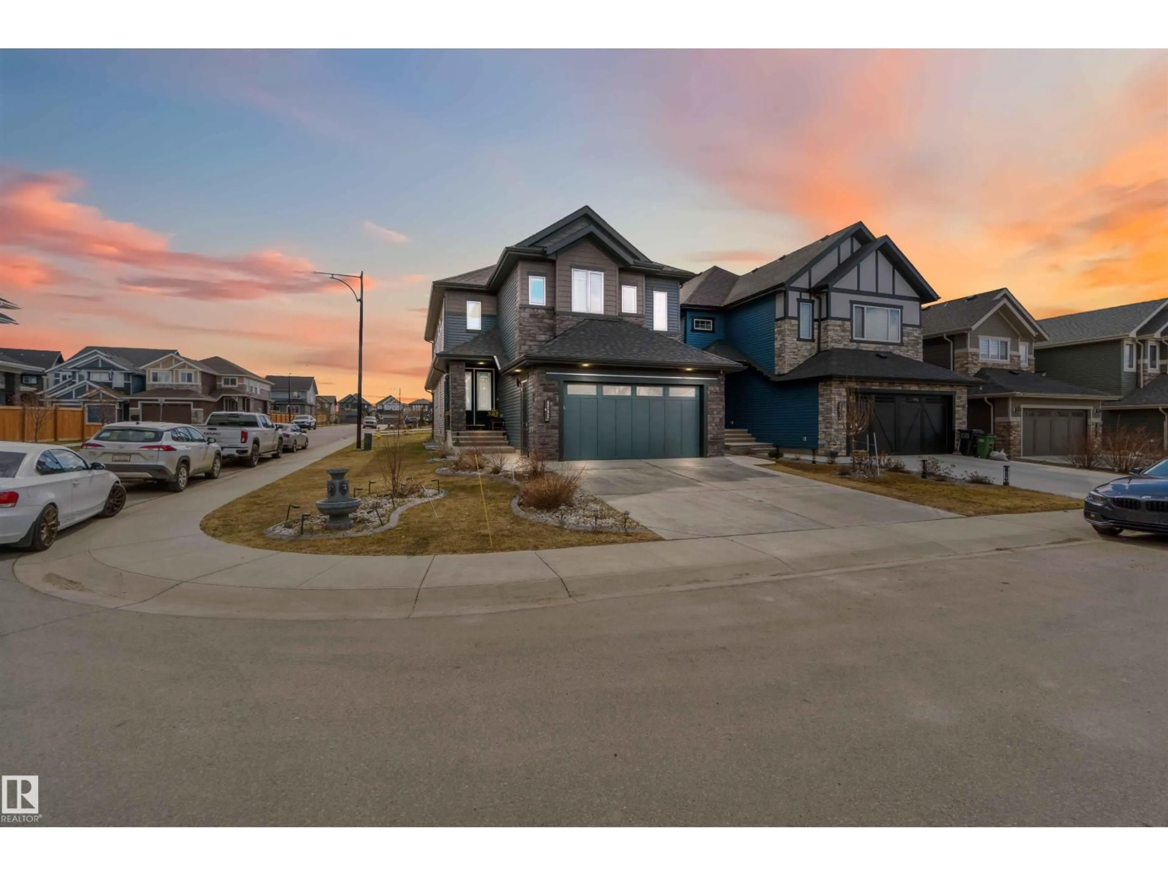 A pic from outside/outdoor area/front of a property/back of a property/a pic from drone, street for 5732 KEEPING CR, Edmonton Alberta T6W4K4