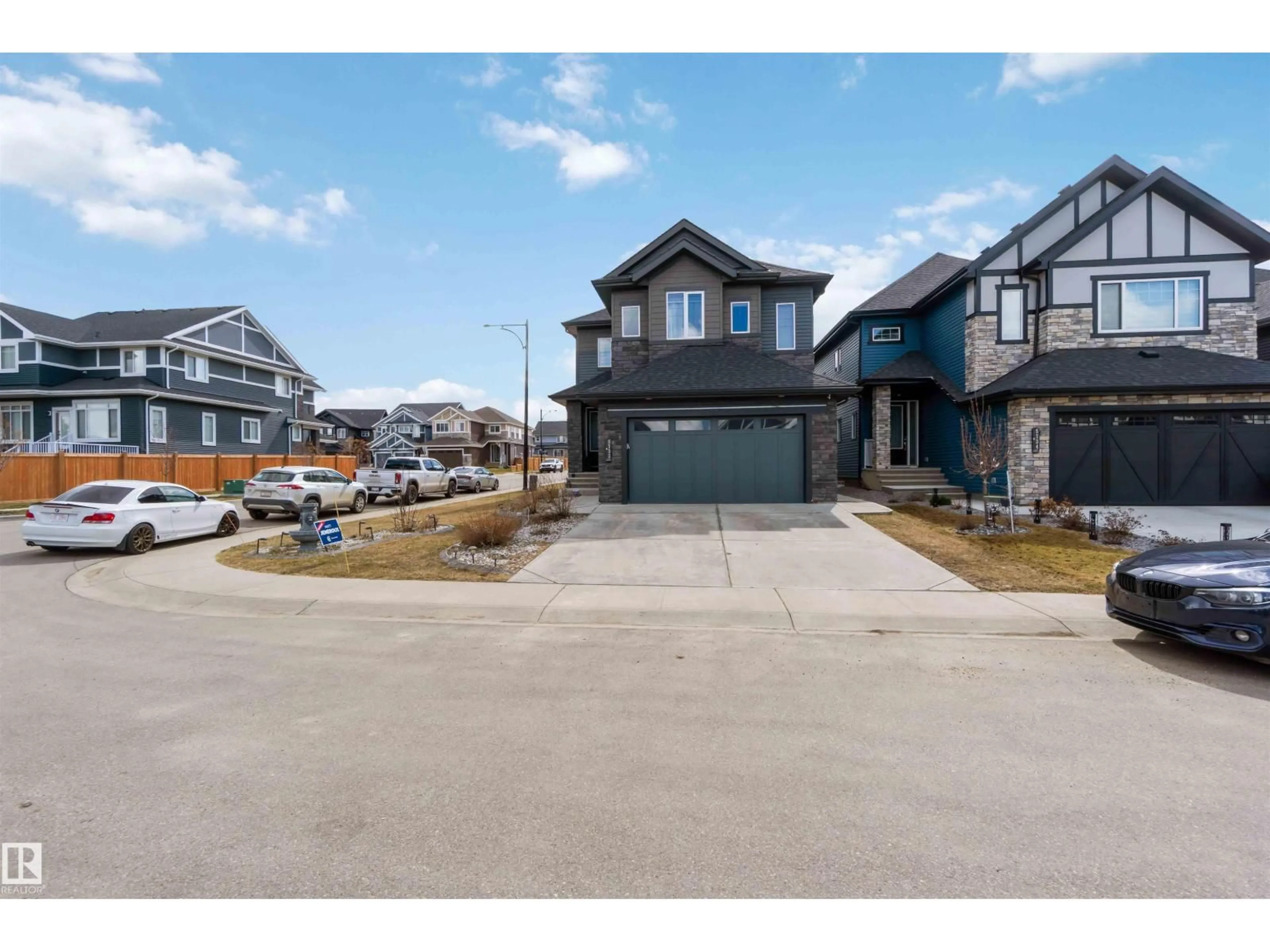 A pic from outside/outdoor area/front of a property/back of a property/a pic from drone, street for 5732 KEEPING CR, Edmonton Alberta T6W4K4