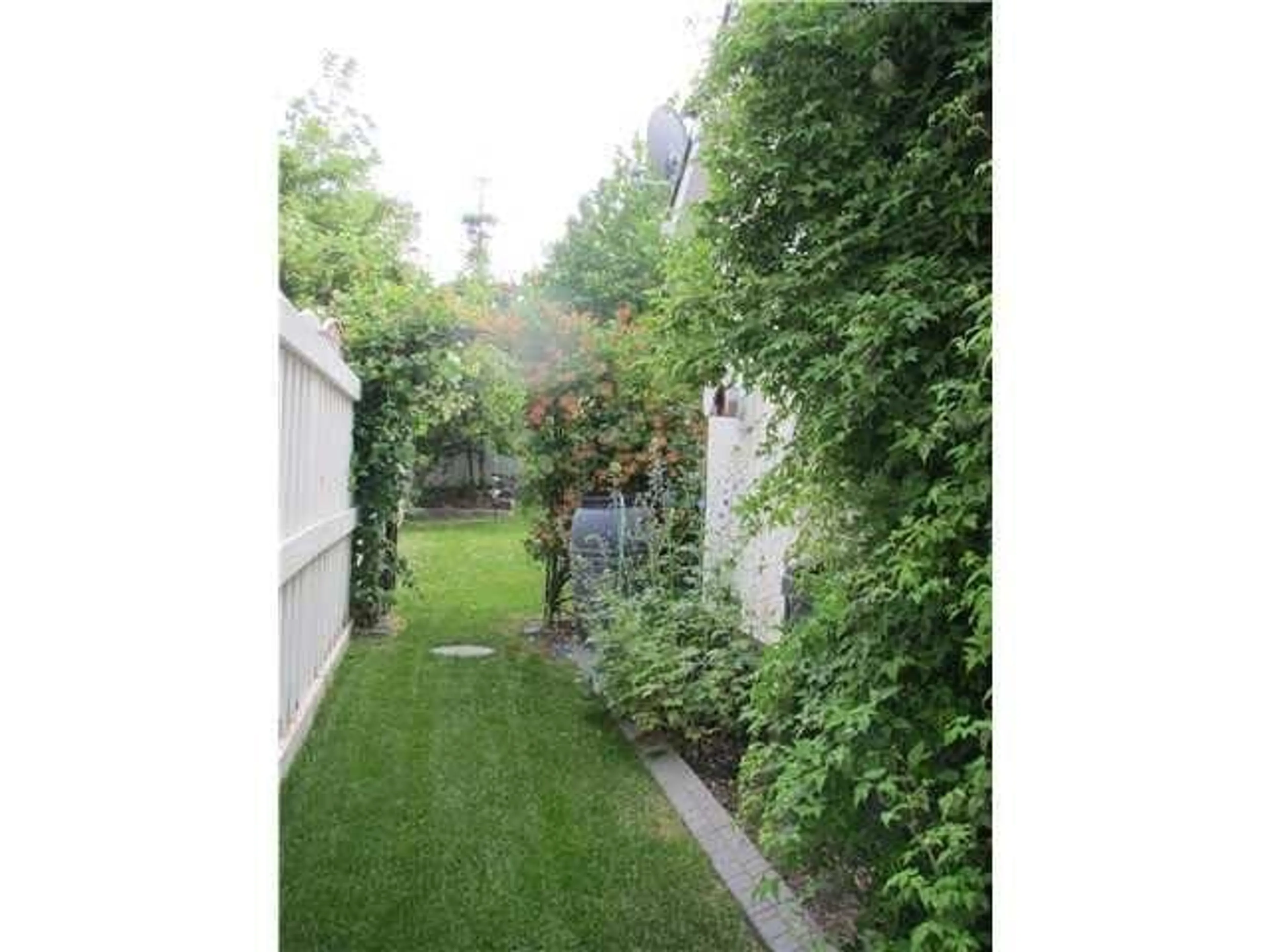 Patio, street for 5 EMERSON PL, St. Albert Alberta T8N5X3