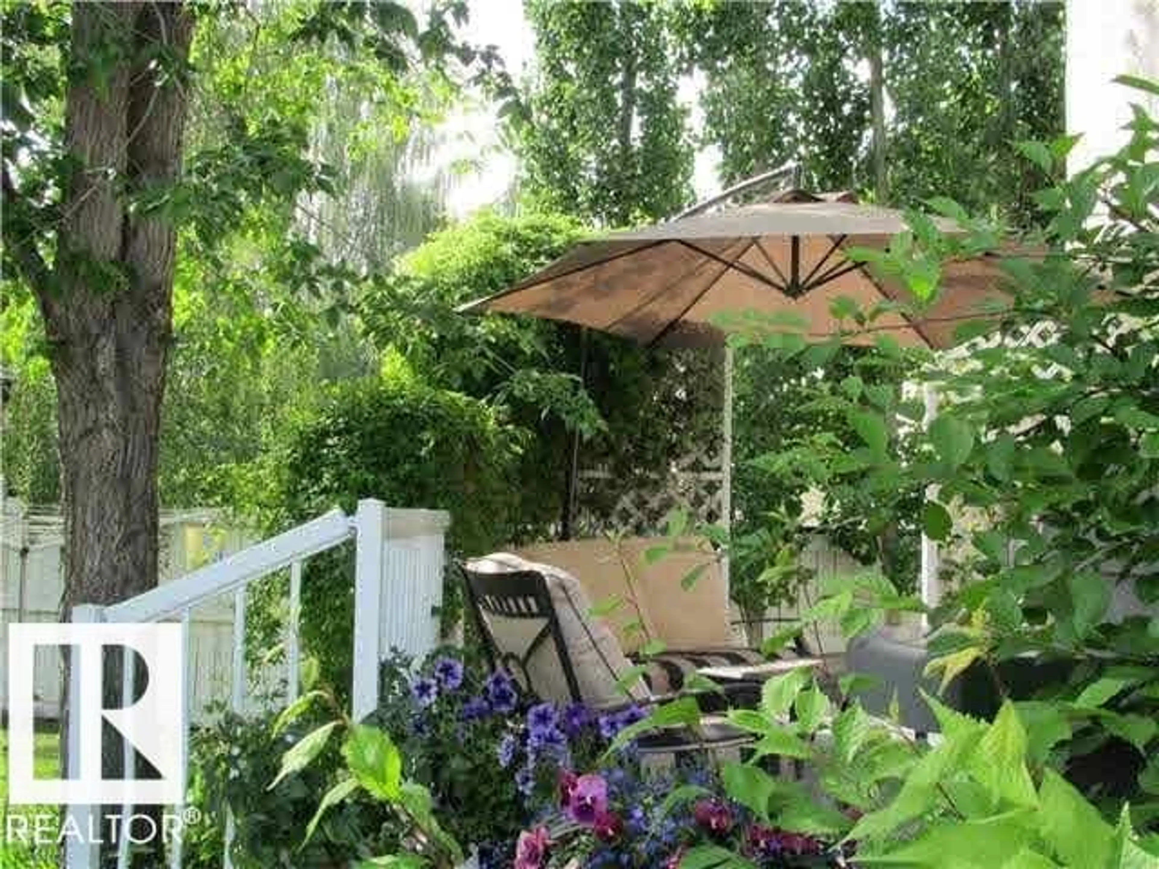 Patio, street for 5 EMERSON PL, St. Albert Alberta T8N5X3