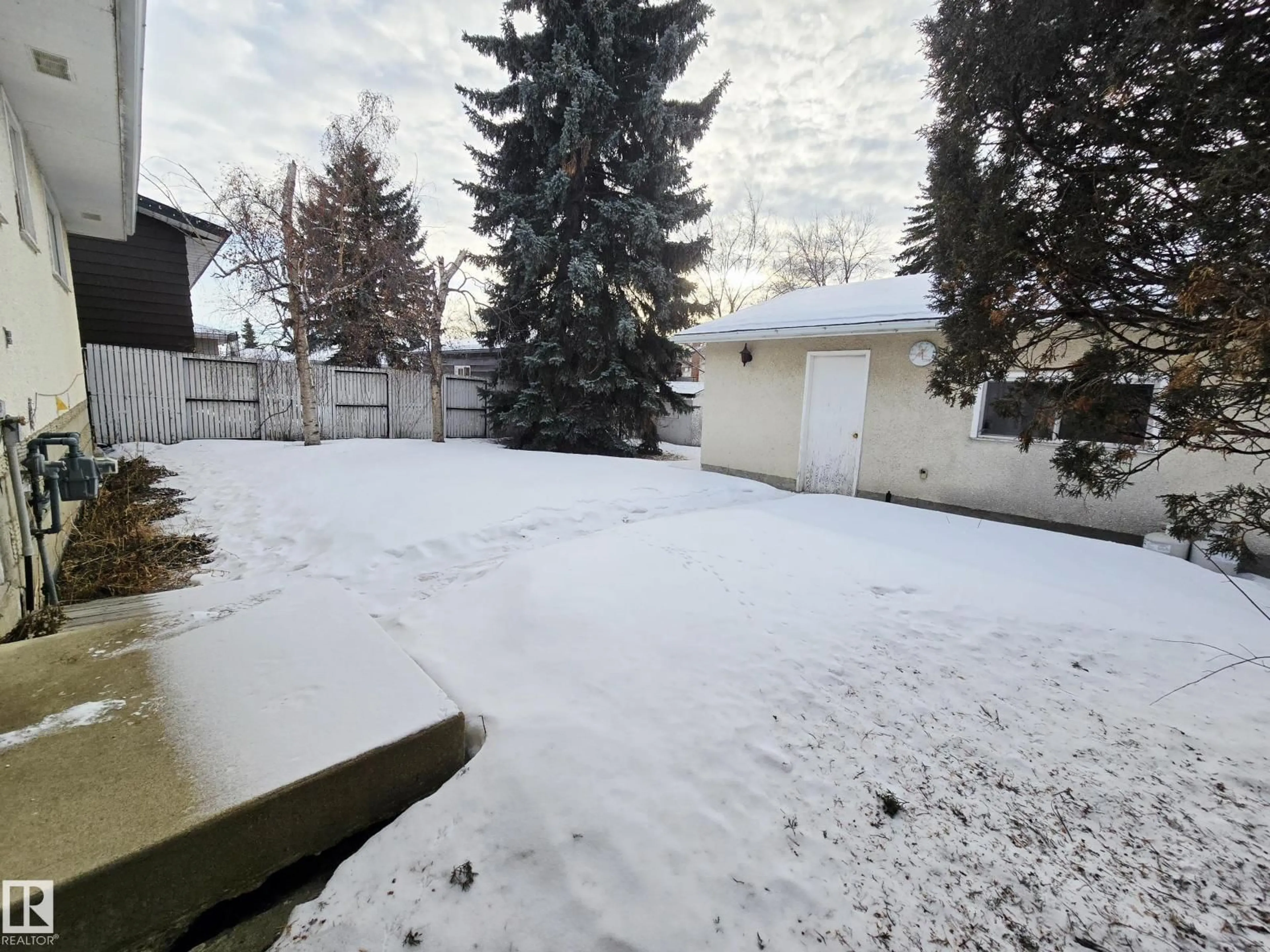 A pic from outside/outdoor area/front of a property/back of a property/a pic from drone, street for NW - 3804 107 ST, Edmonton Alberta T6J2L4