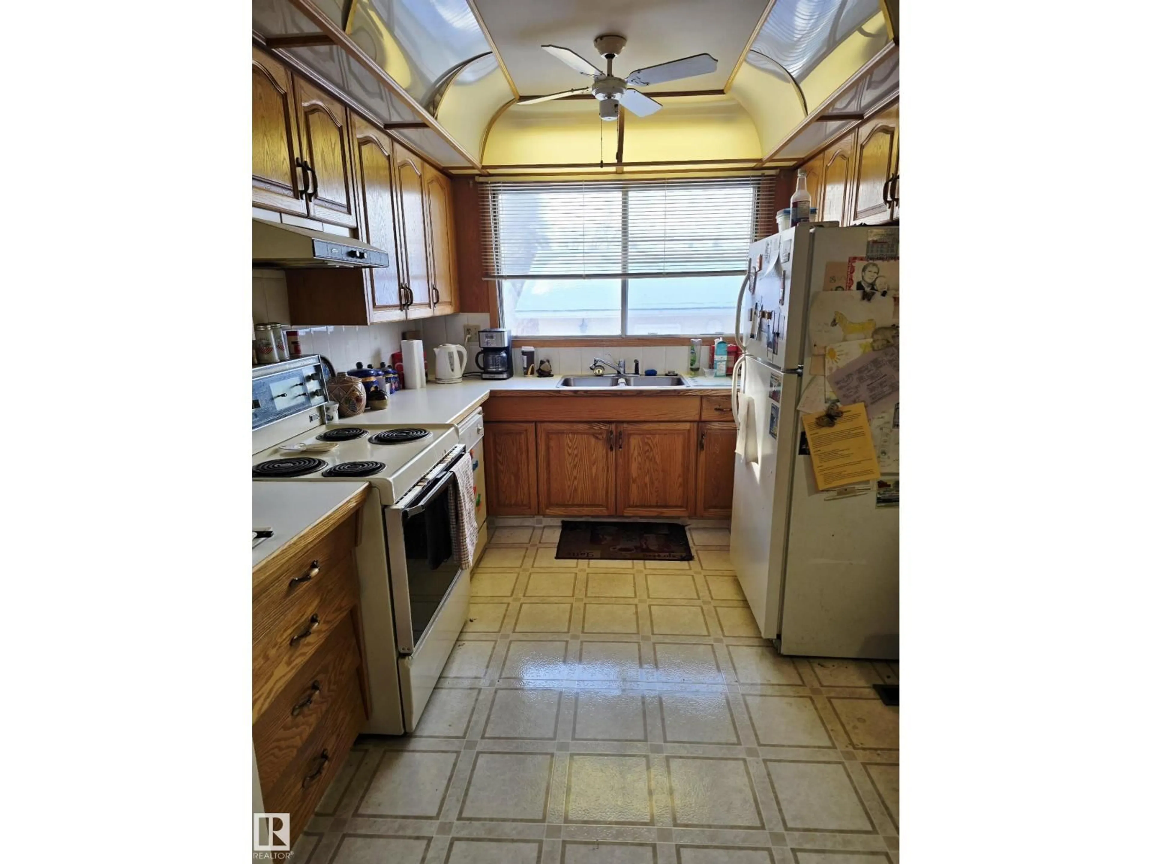 Standard kitchen, ceramic/tile floor for NW - 3804 107 ST, Edmonton Alberta T6J2L4