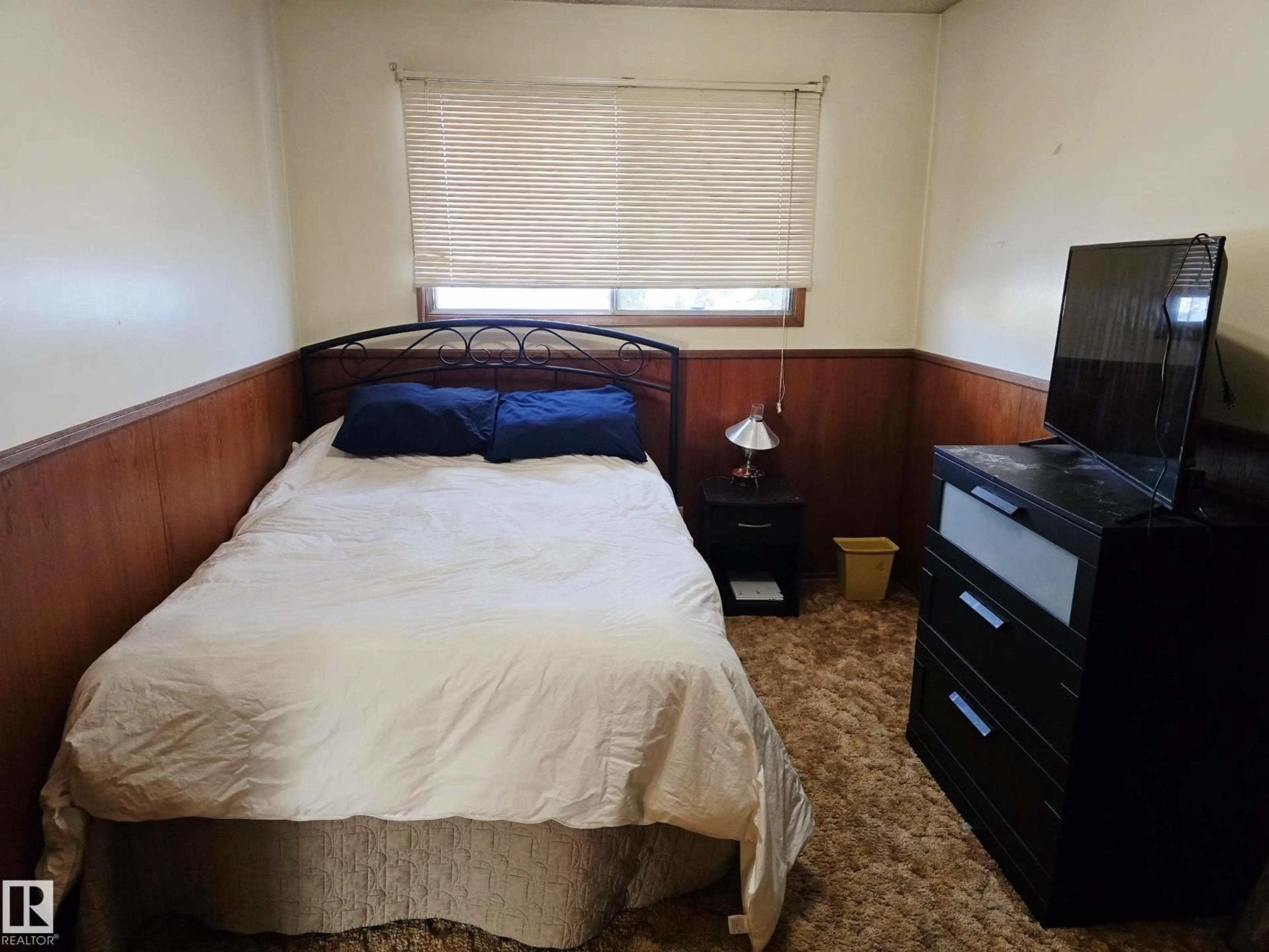 A pic of a room for NW - 3804 107 ST, Edmonton Alberta T6J2L4