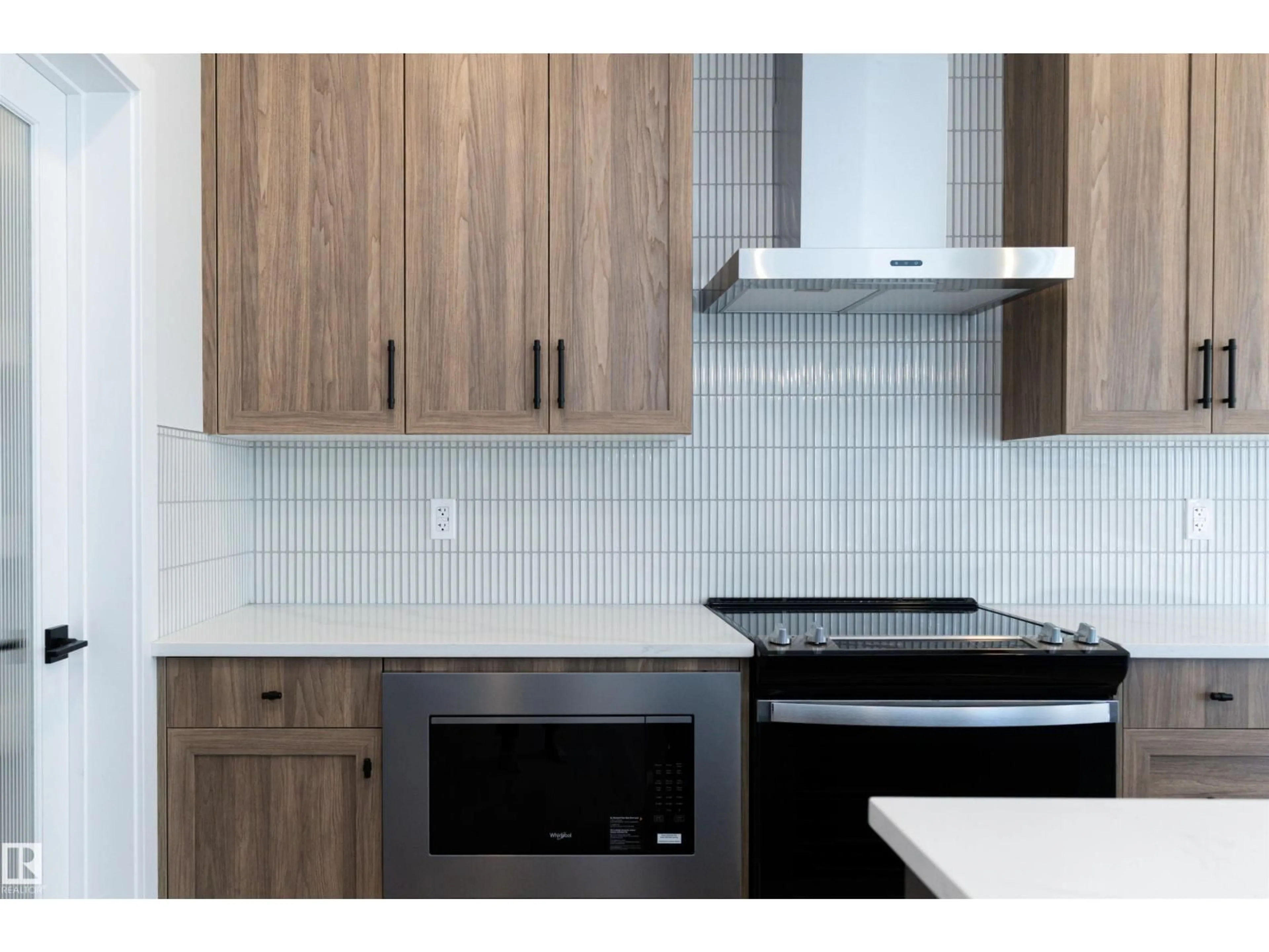 Standard kitchen, unknown for 3026 DIXON LD, Edmonton Alberta T6W5L1