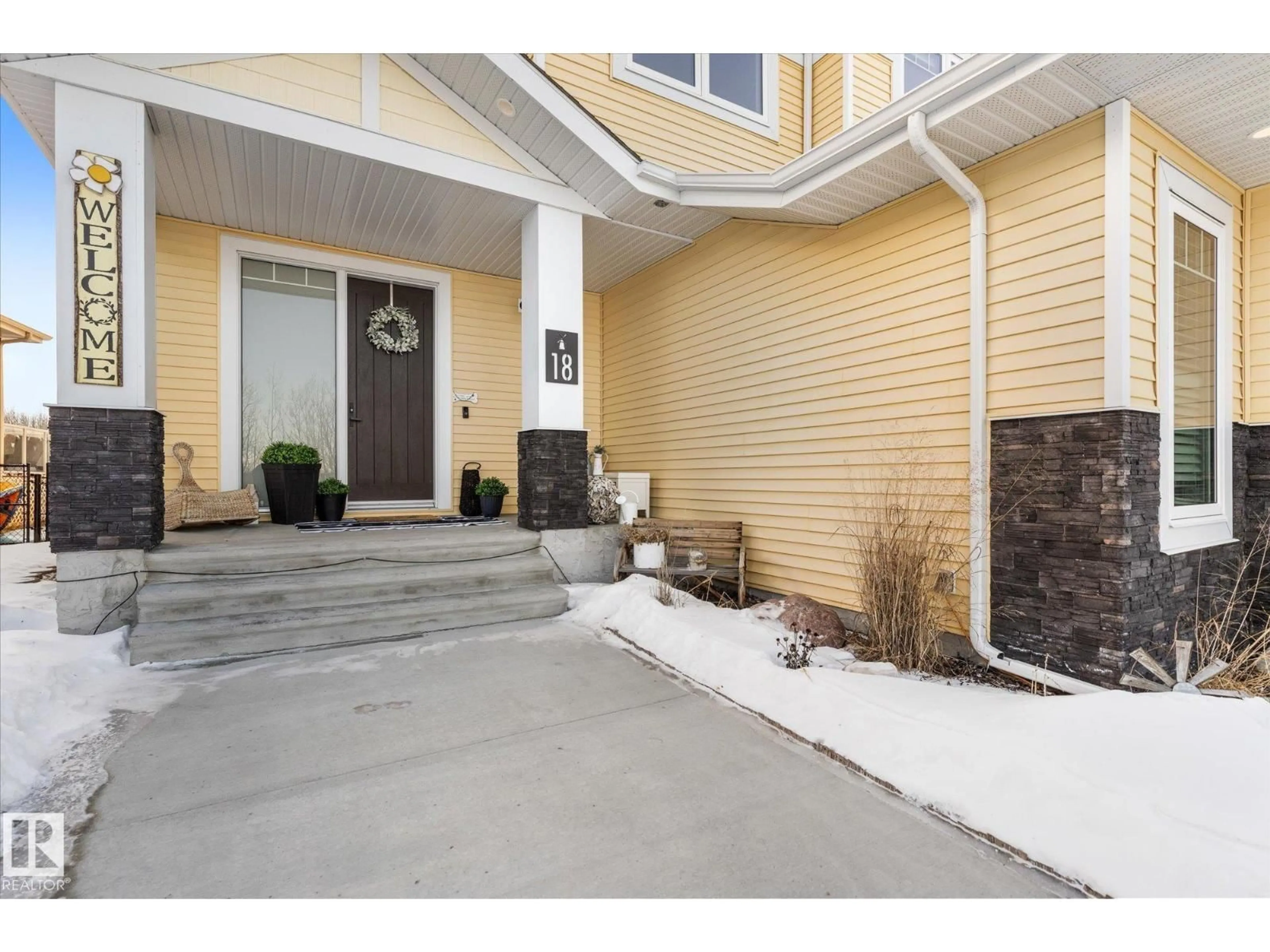 Indoor entryway for 18 - 3410 STE. ANNE TR, Rural Lac Ste. Anne County Alberta T0E0A0