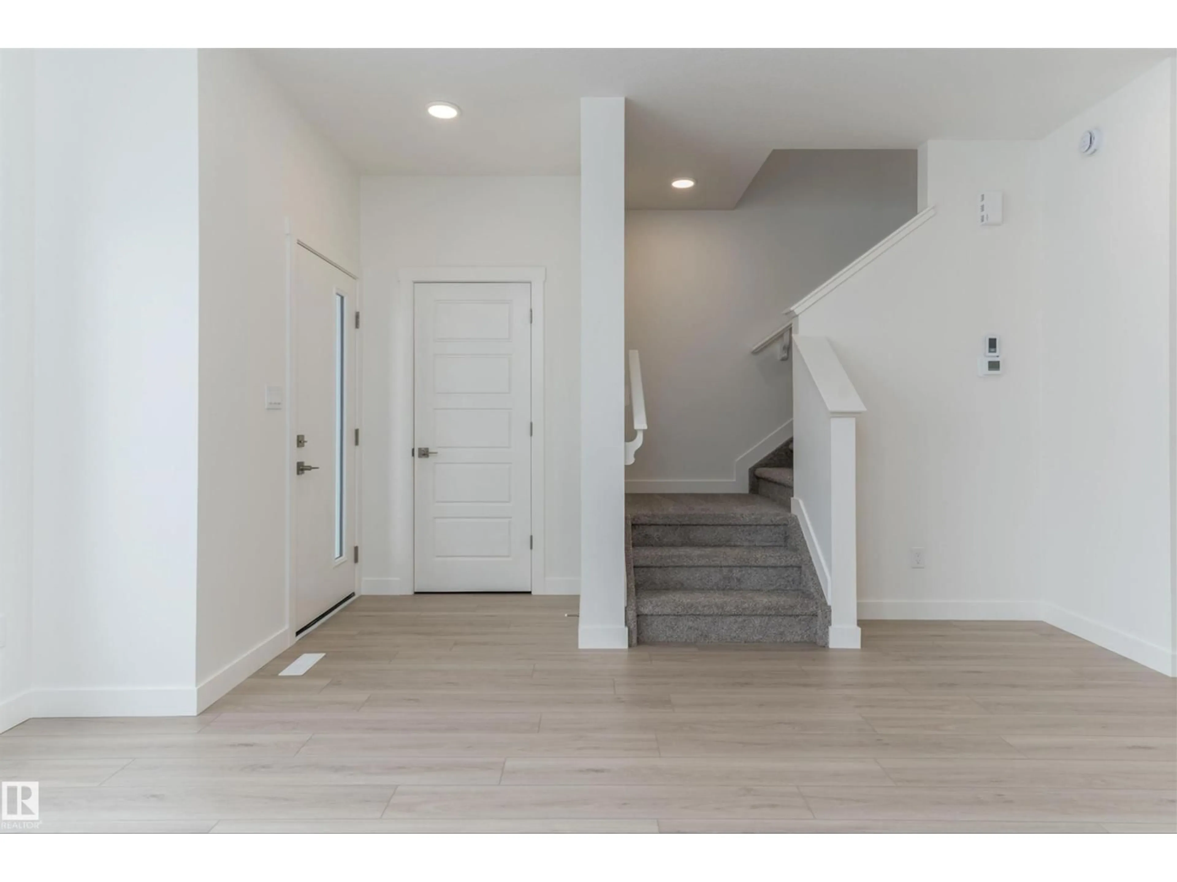 Indoor entryway for 1250 MCLEOD AV, Spruce Grove Alberta T7X4A9