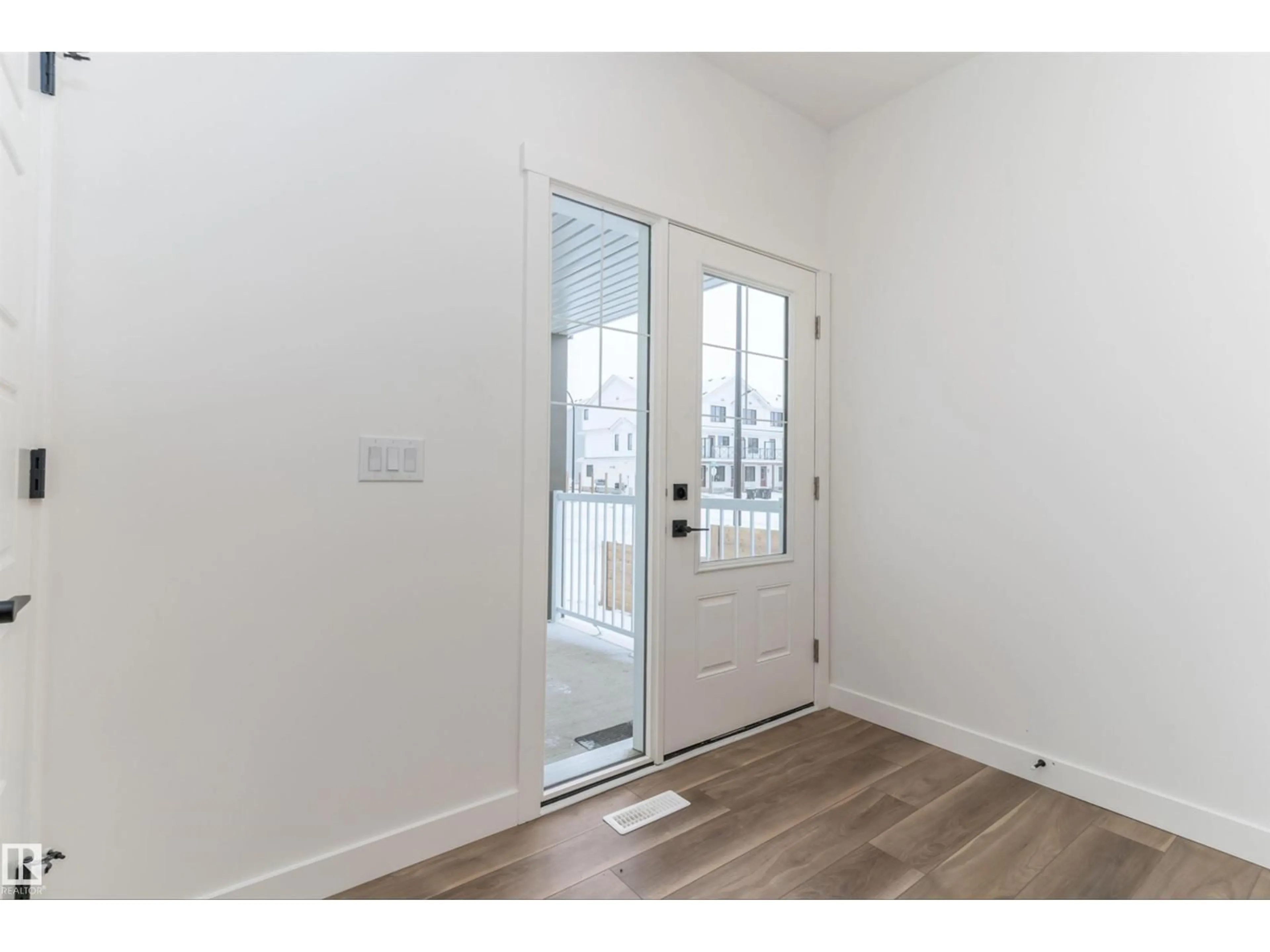 Indoor entryway for 1 EMPRESS WY, Spruce Grove Alberta T7X4B7
