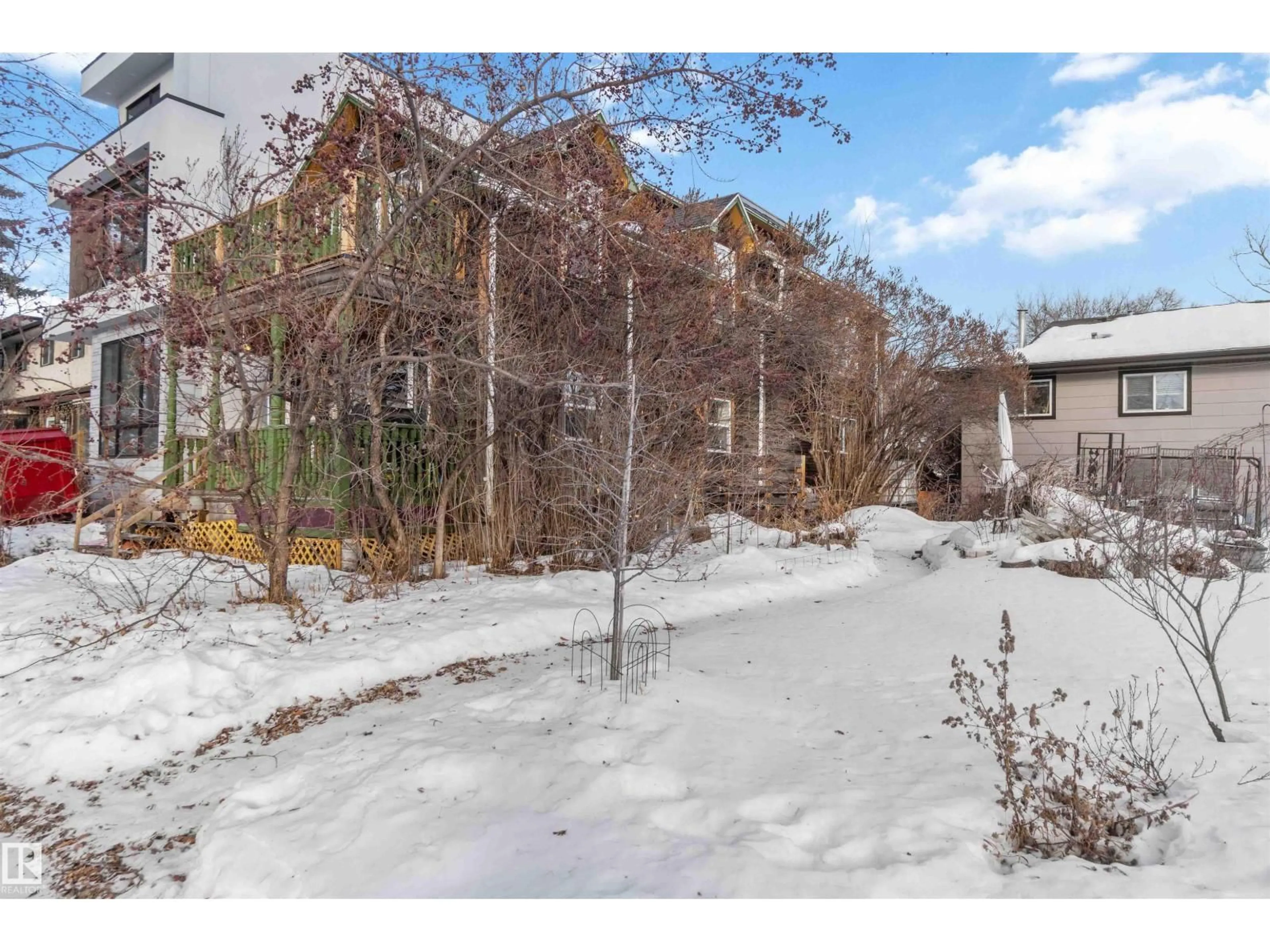 A pic from outside/outdoor area/front of a property/back of a property/a pic from drone, street for NW - 10207 88 ST, Edmonton Alberta T5H1P4