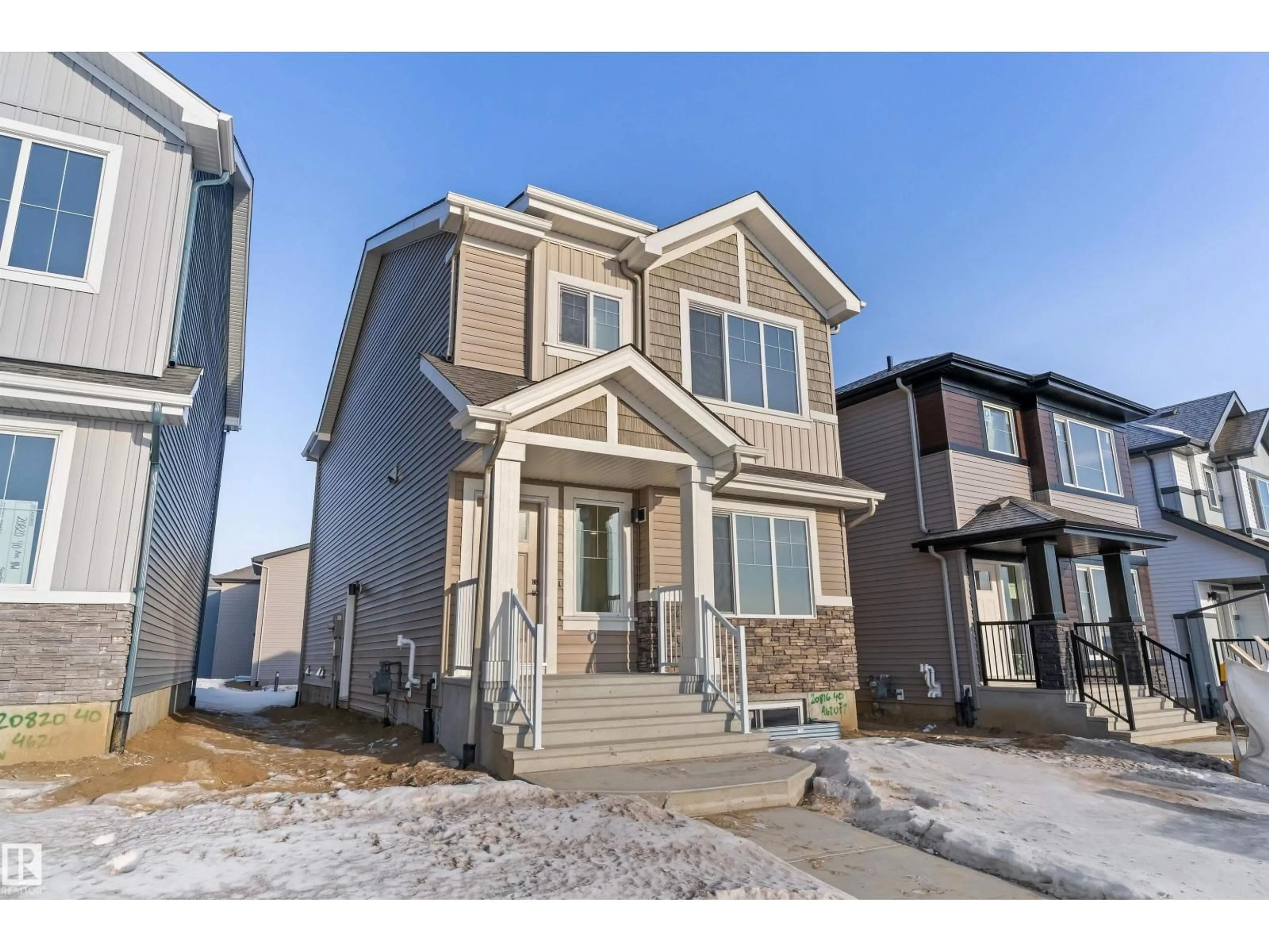 Home with vinyl exterior material, street for 20816 40 AV, Edmonton Alberta T6M3G1