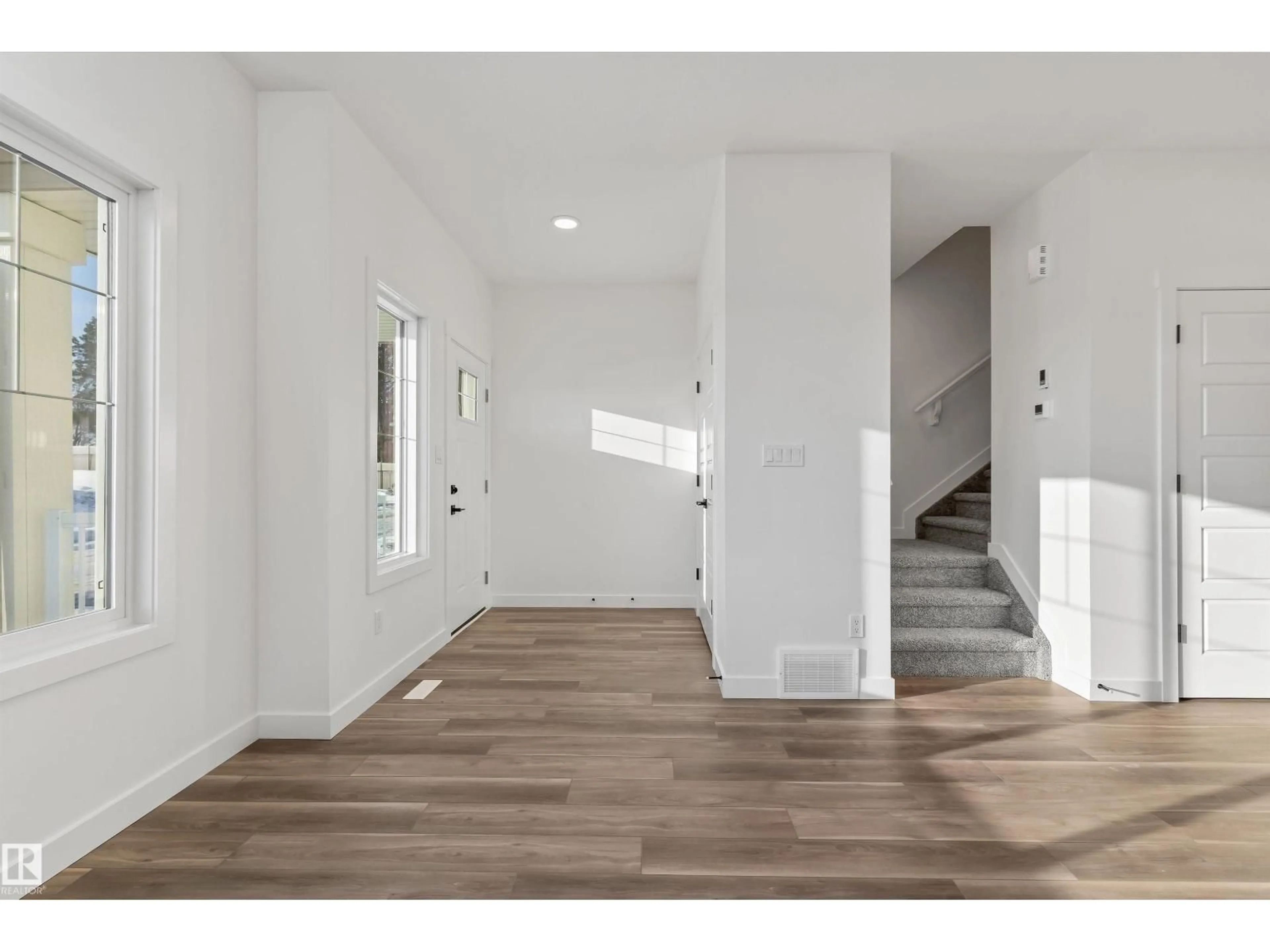 Indoor entryway for 20816 40 AV, Edmonton Alberta T6M3G1