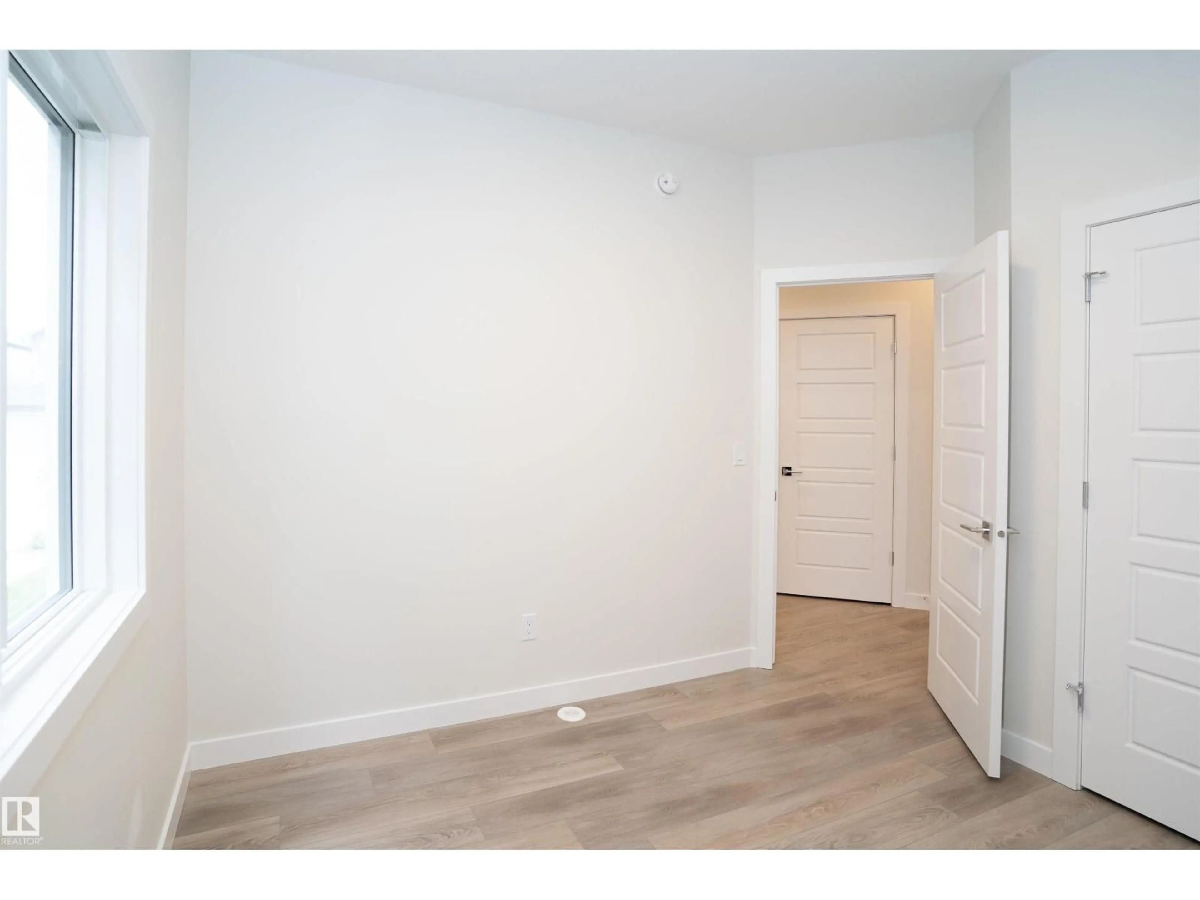 A pic of a room for 3216 DIXON WY, Edmonton Alberta T6W5L3