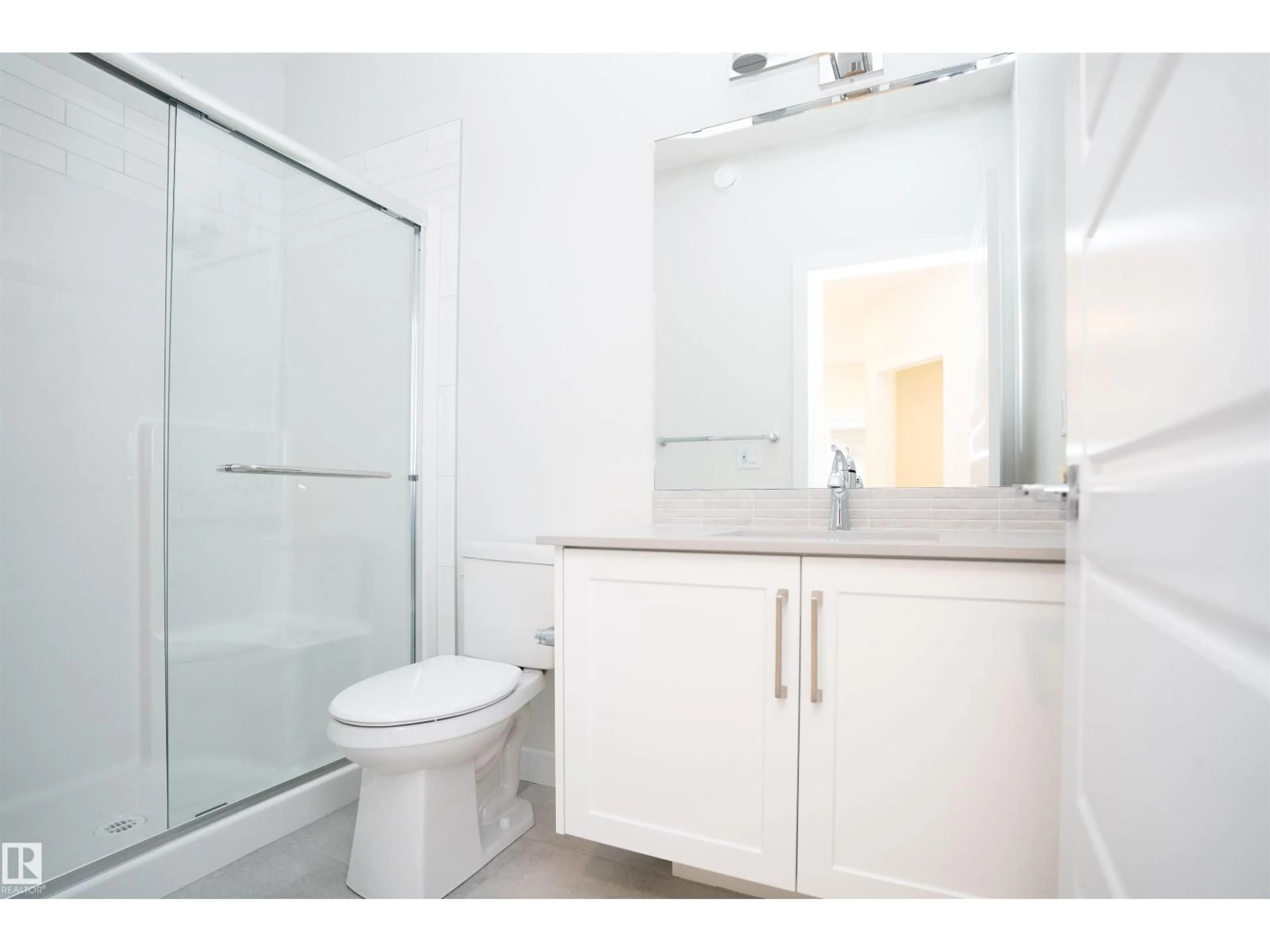 Standard bathroom, unknown for 3216 DIXON WY, Edmonton Alberta T6W5L3